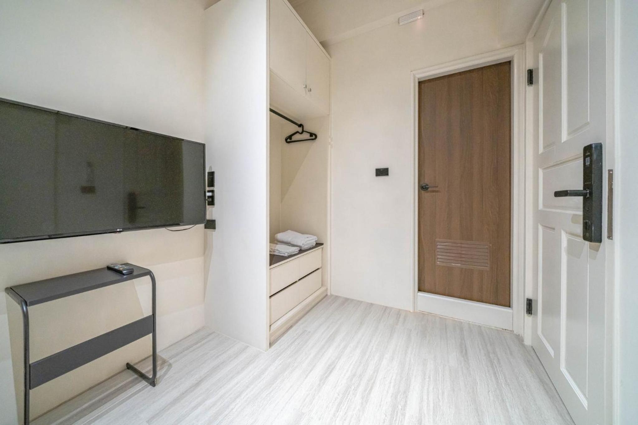 Quadruple Room with Private Bathroom photo 2