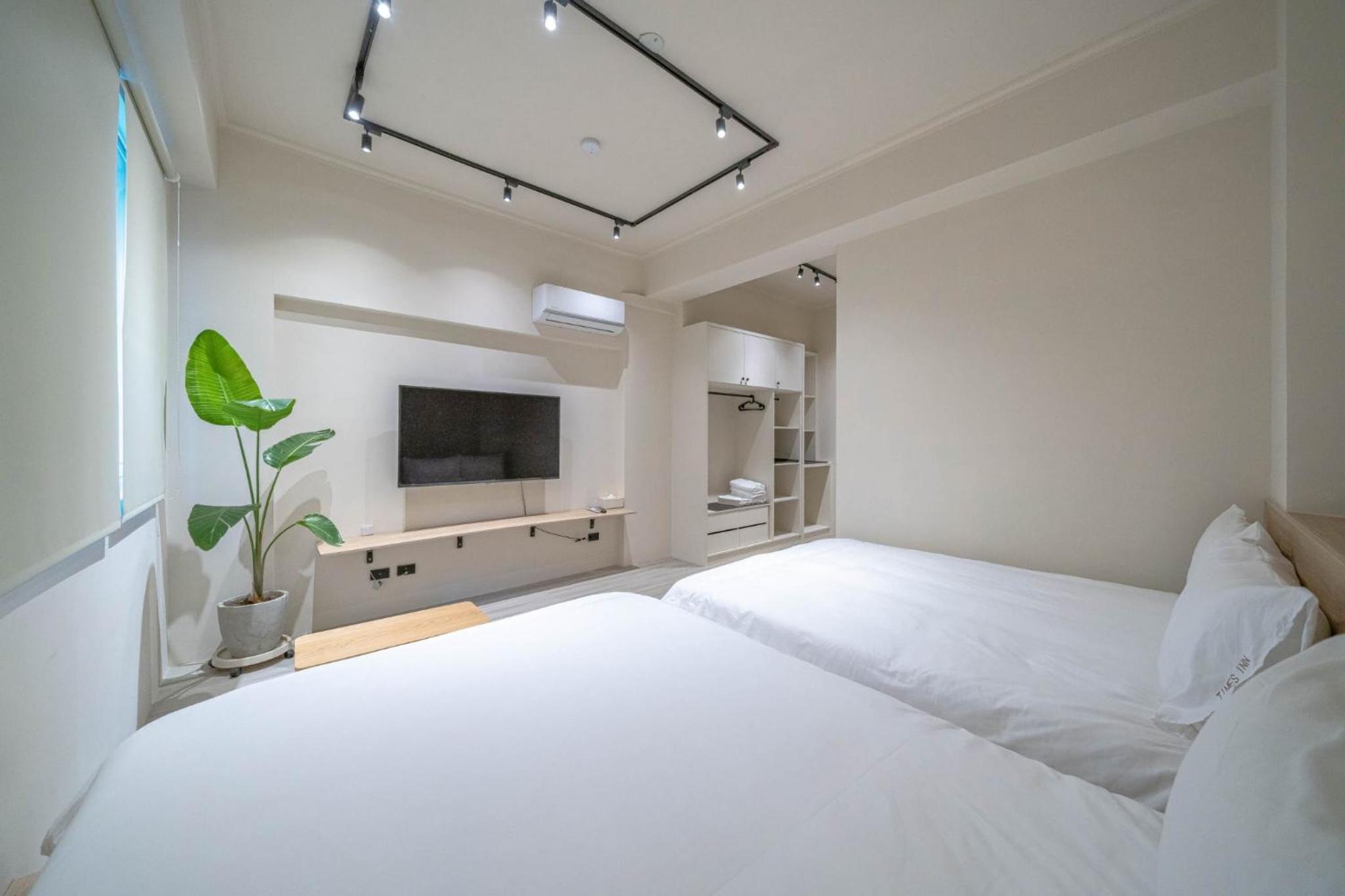 Quadruple Room with Private Bathroom photo 1