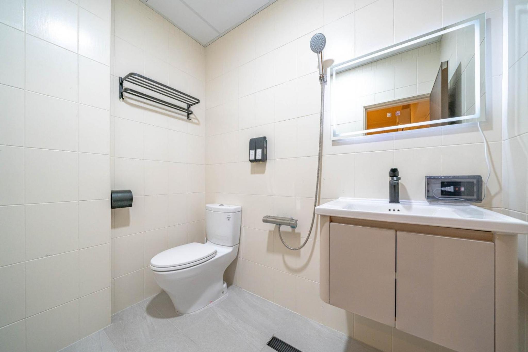 Double Room with Private Bathroom - Photo 3