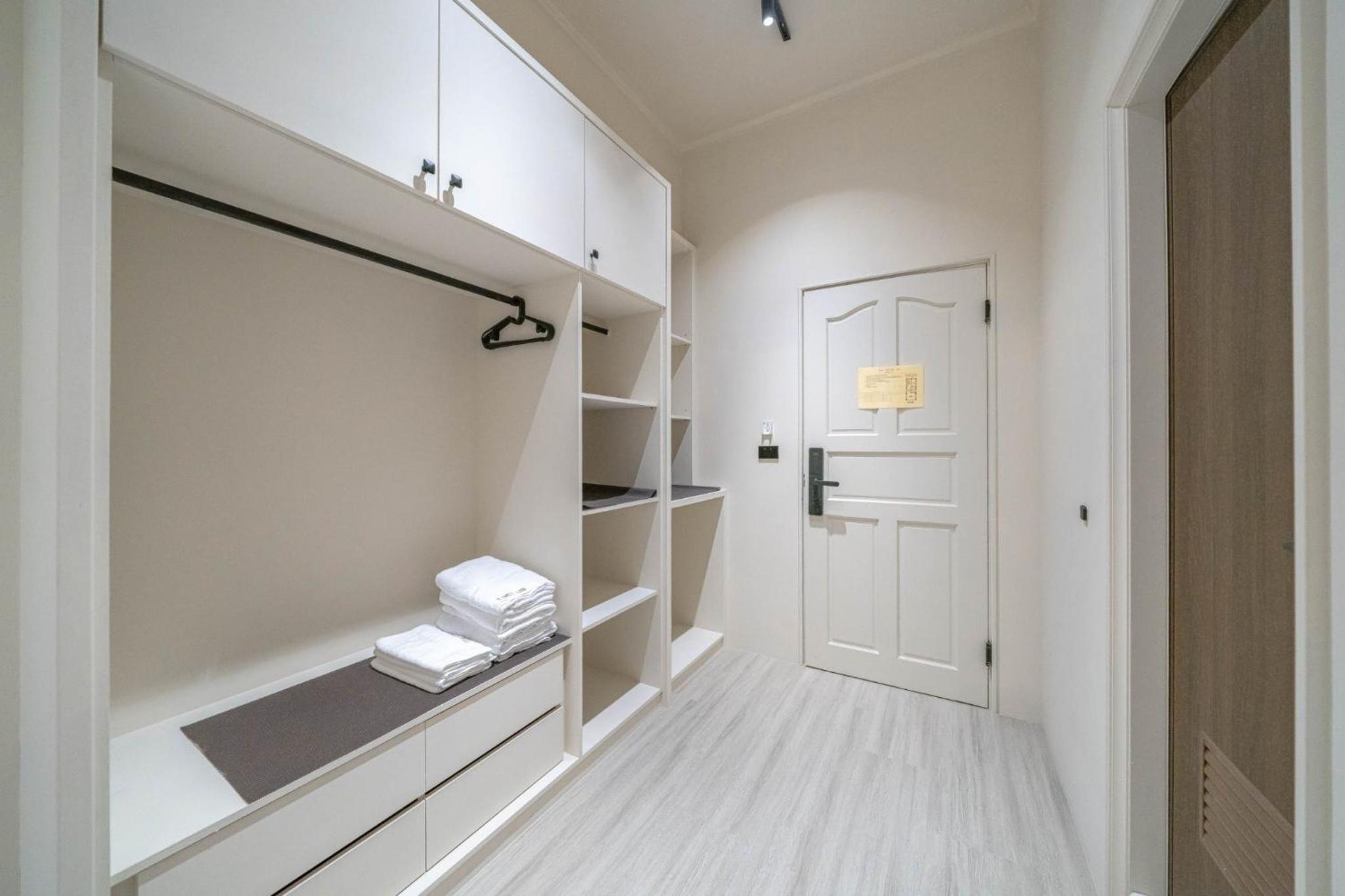 Quadruple Room with Private Bathroom photo 3