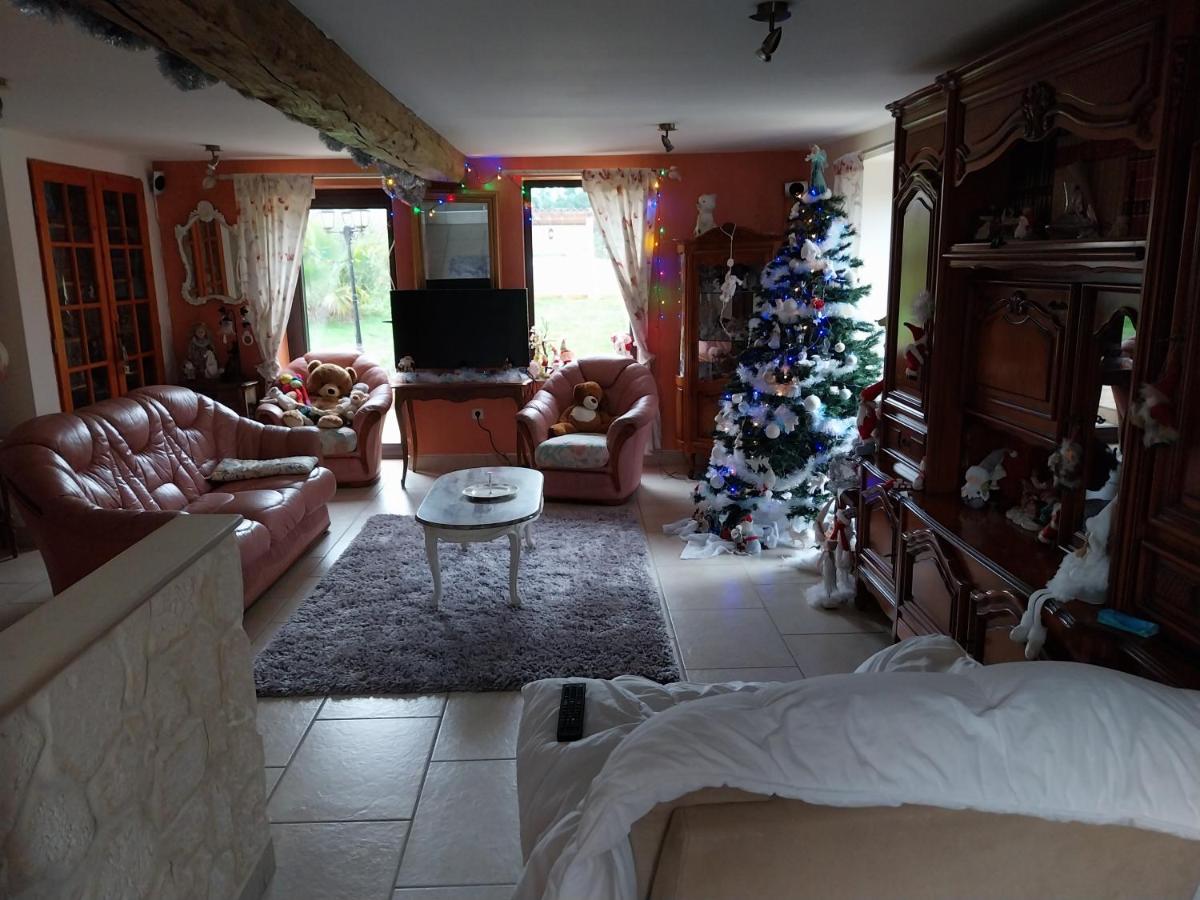 Family Room with Private Bathroom photo 2