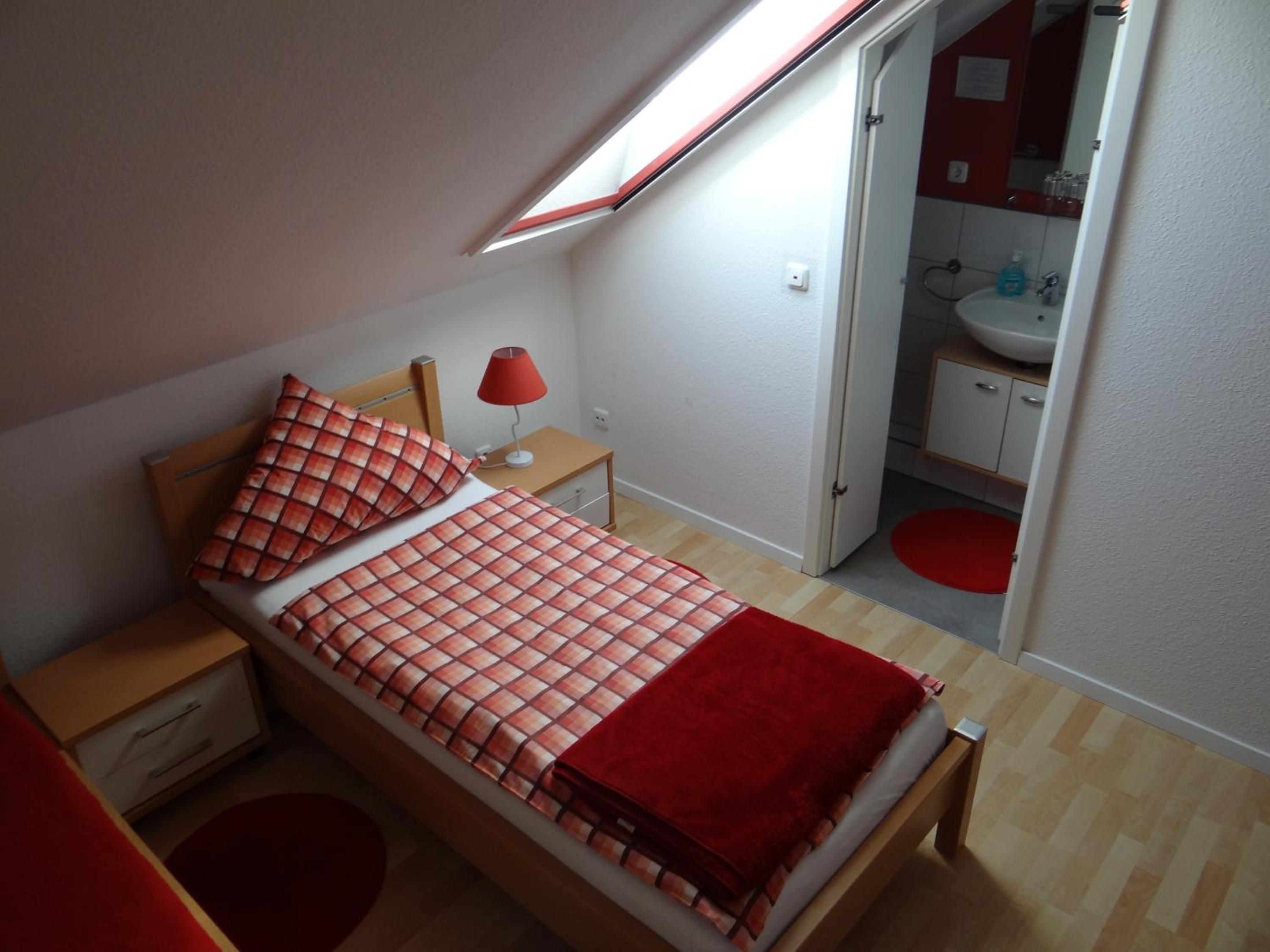 Double Room with Private Bathroom - Photo 4