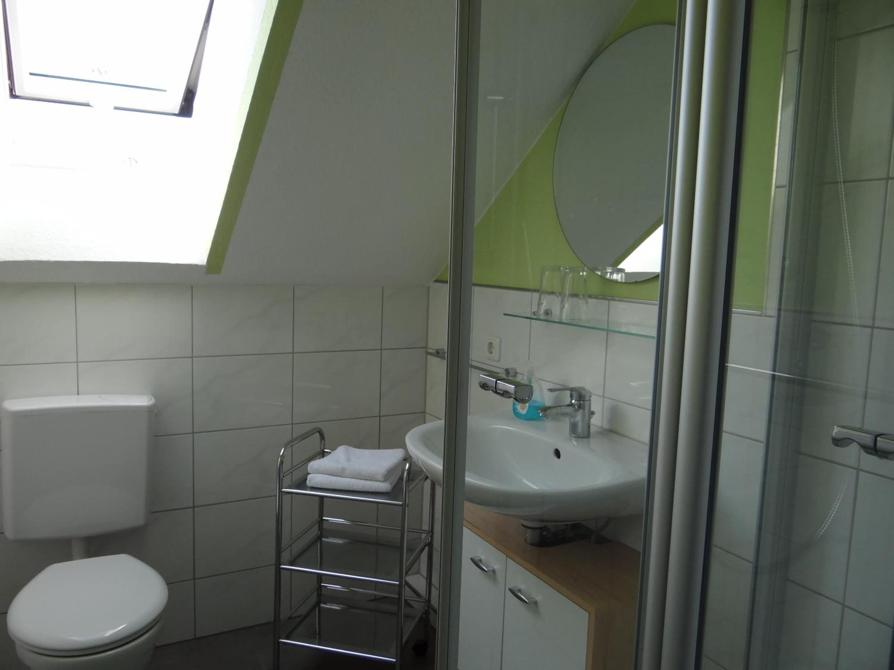 Double Room with Private Bathroom - Photo 6