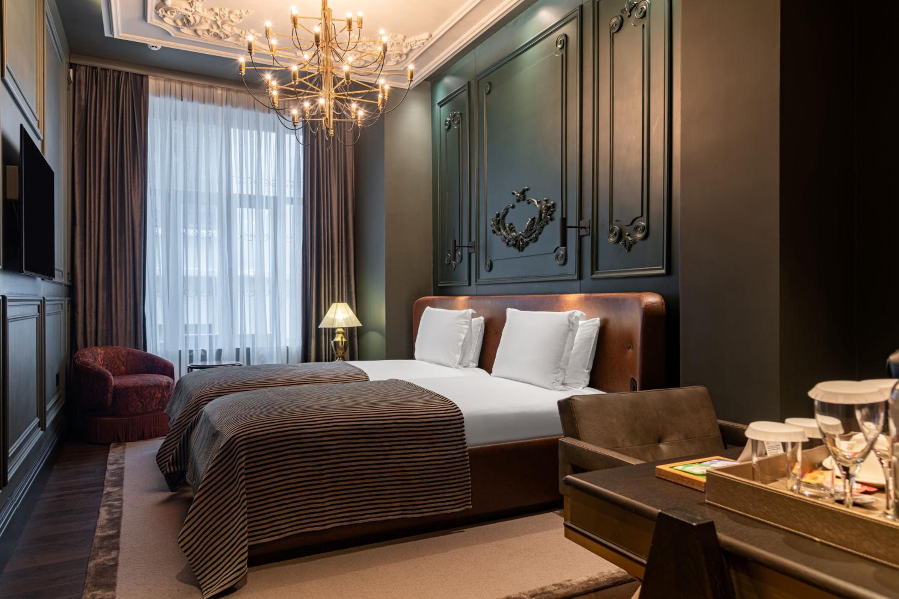 Deluxe Twin Room with City View photo 2