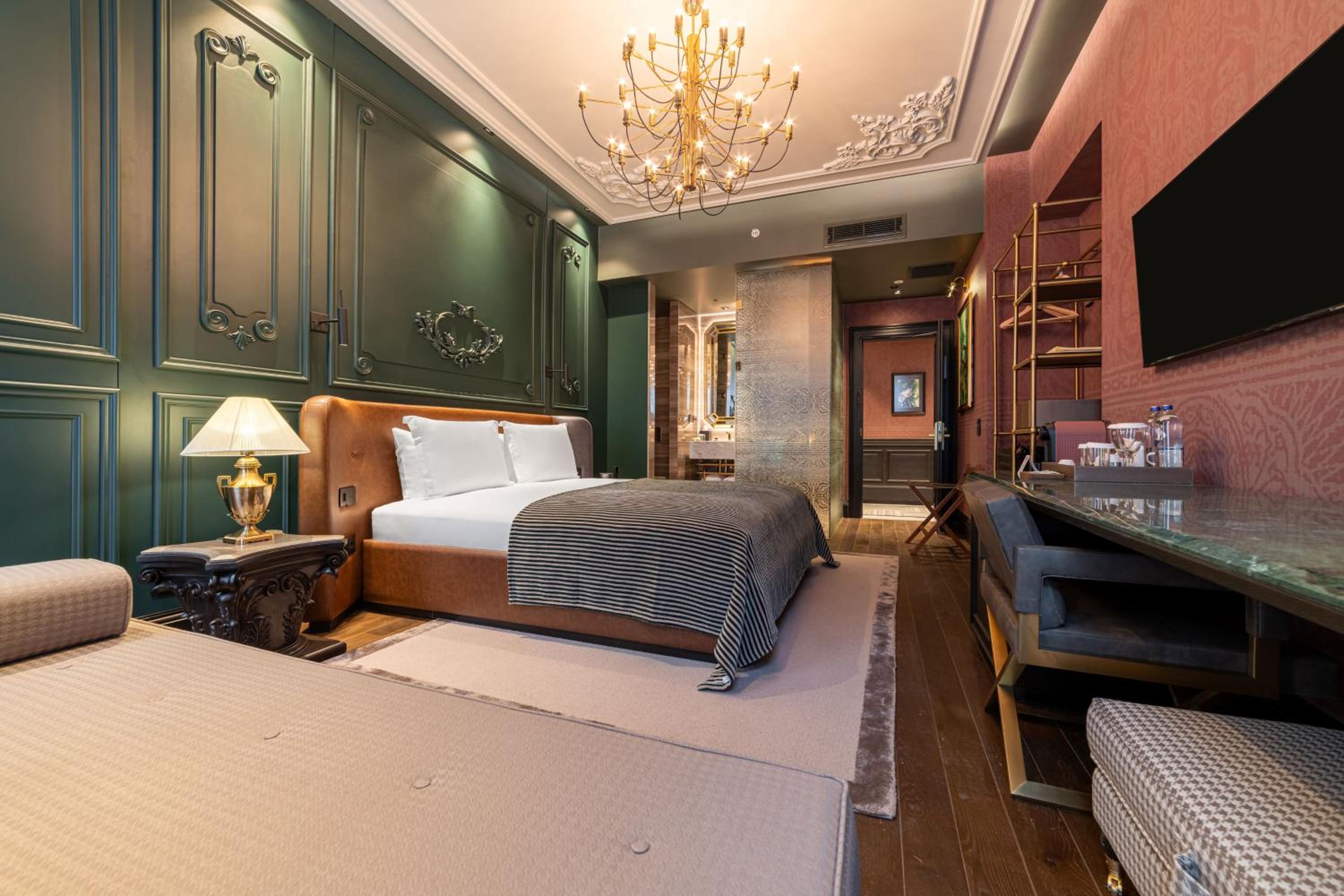 Grand Deluxe Double Room with City View photo 2