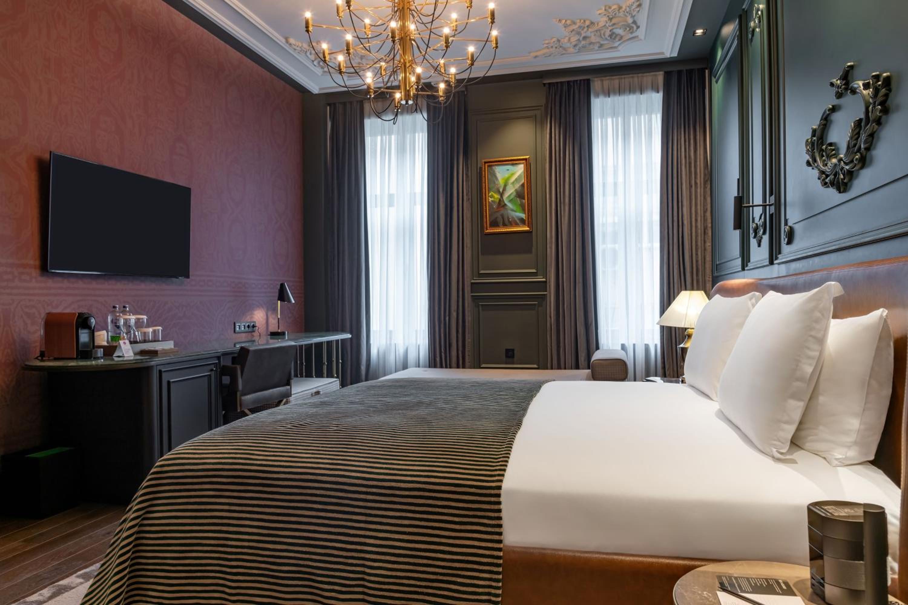 Grand Deluxe Double Room with City View photo 3