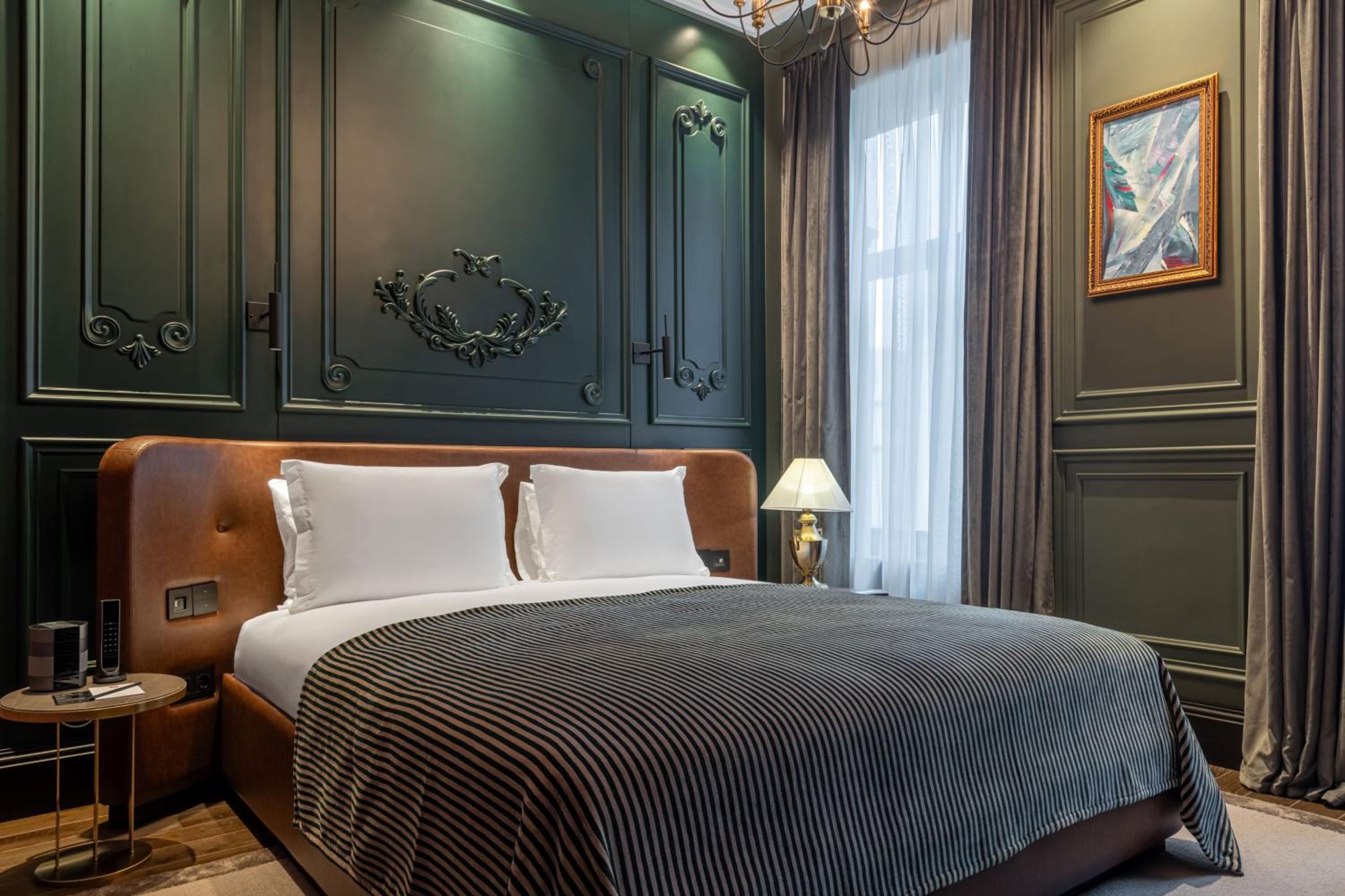Deluxe Double Room with City View photo 2