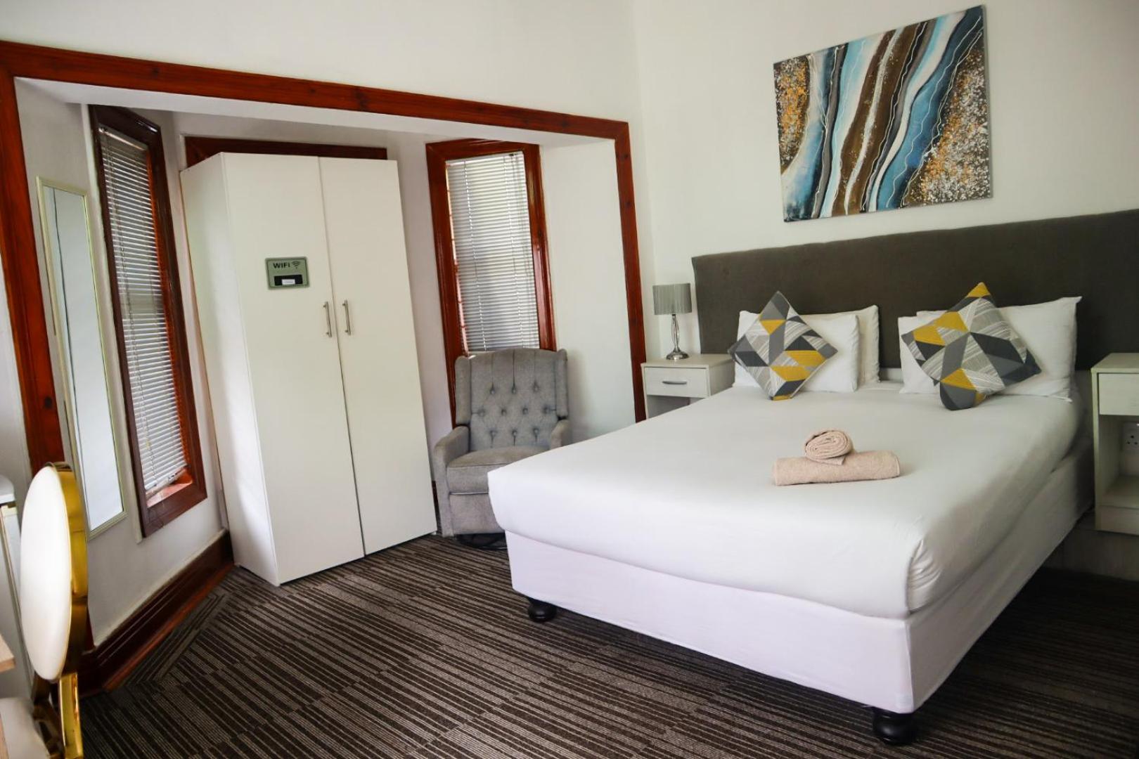 Deluxe Queen Room - Photo 1