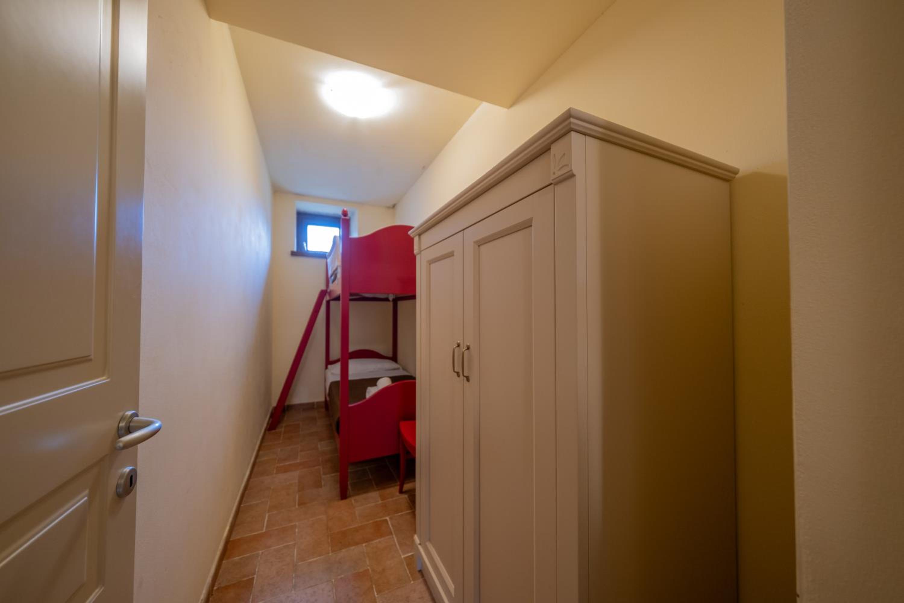 Three-Bedroom Apartment - Photo 6