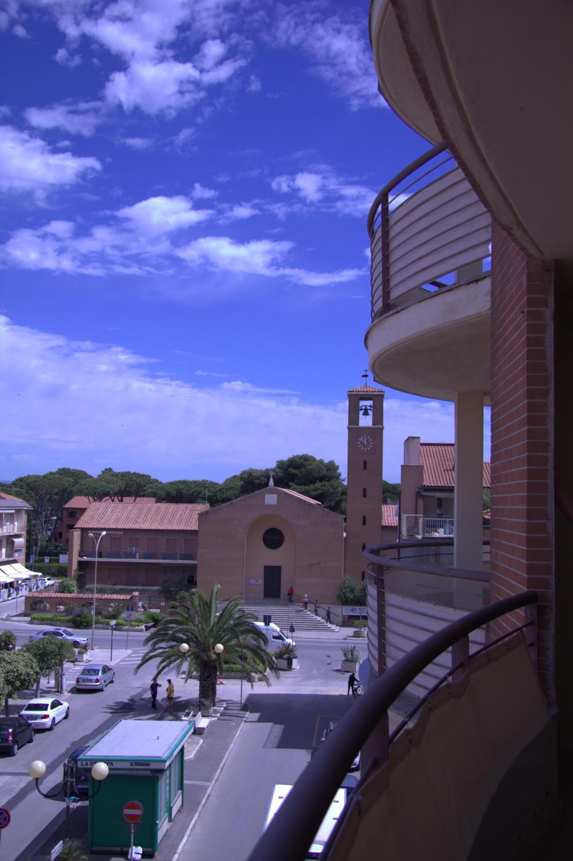 One-Bedroom Apartment with Lateral Sea View - Photo 23
