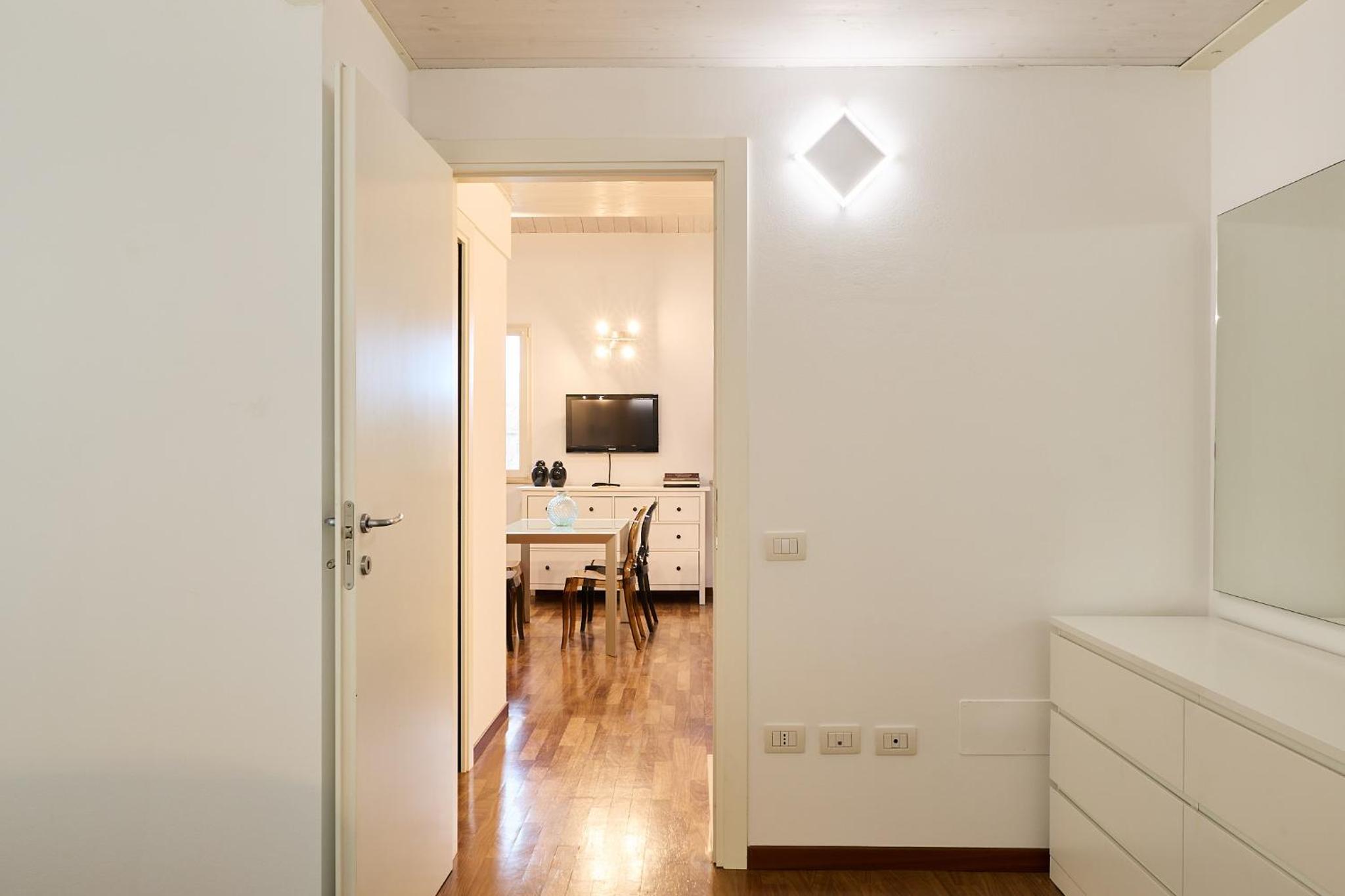 One-Bedroom Apartment photo 1