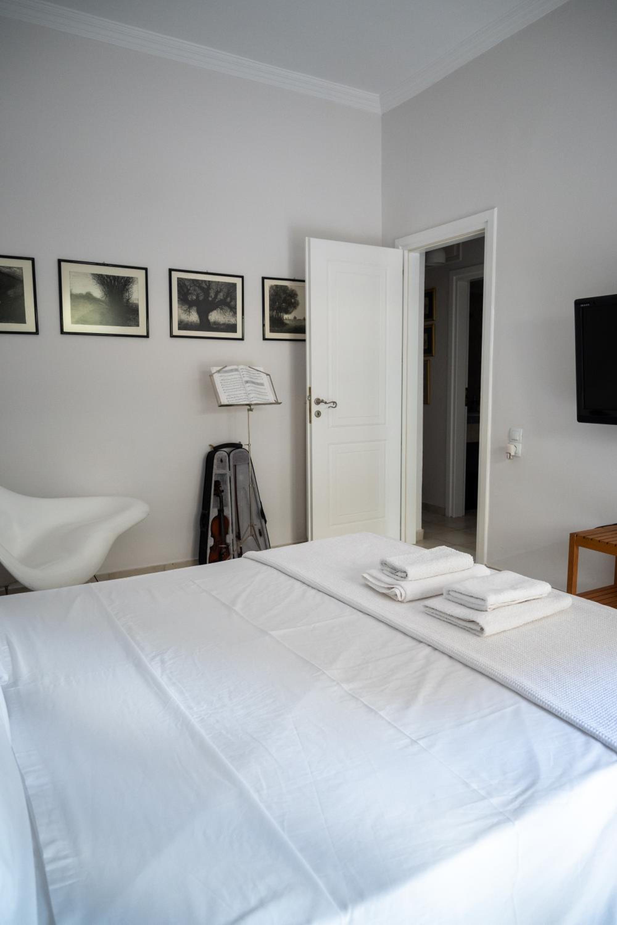 Two-Bedroom Apartment - Photo 22