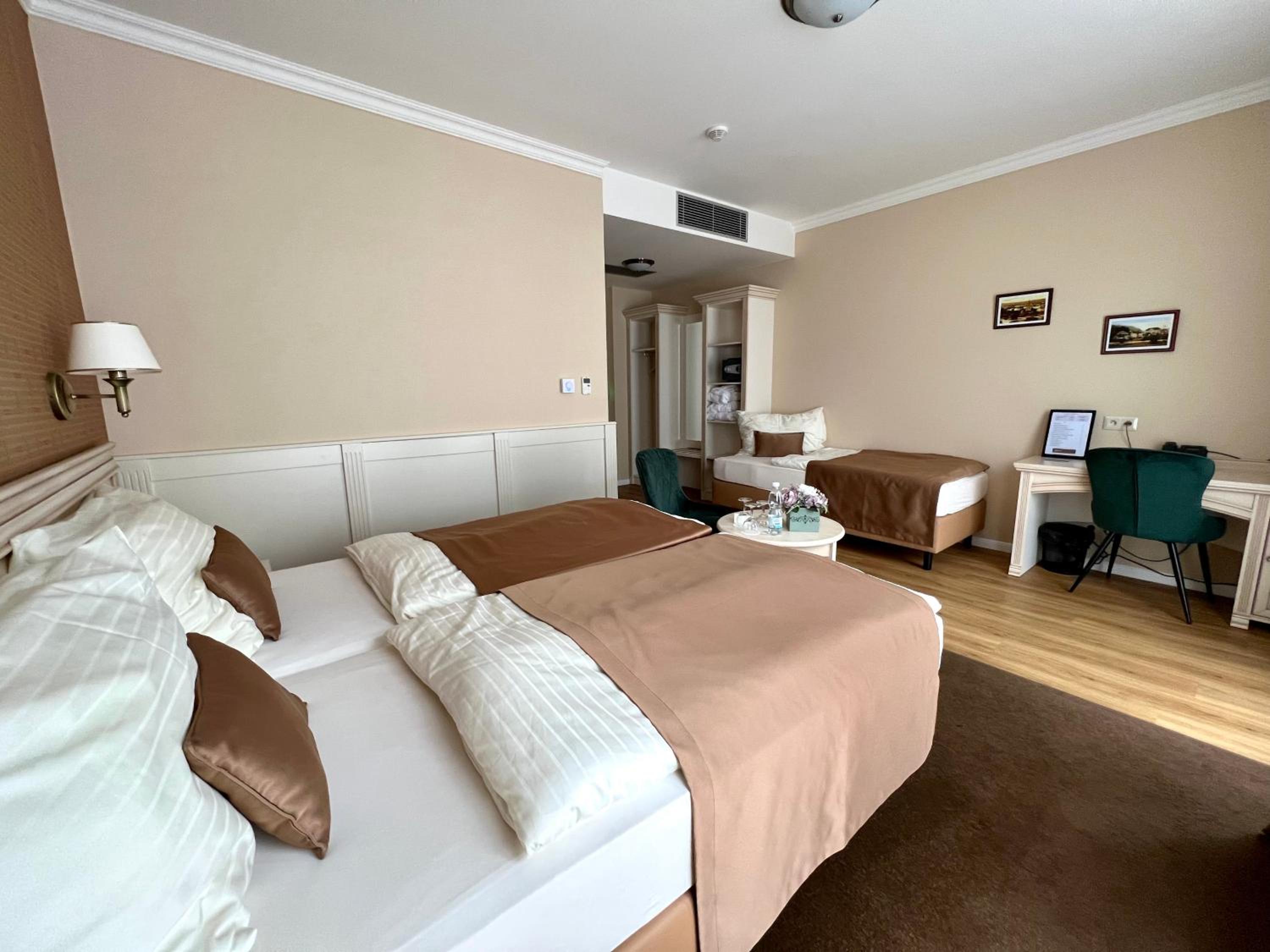 Superior Double Room with Extra Bed photo 3