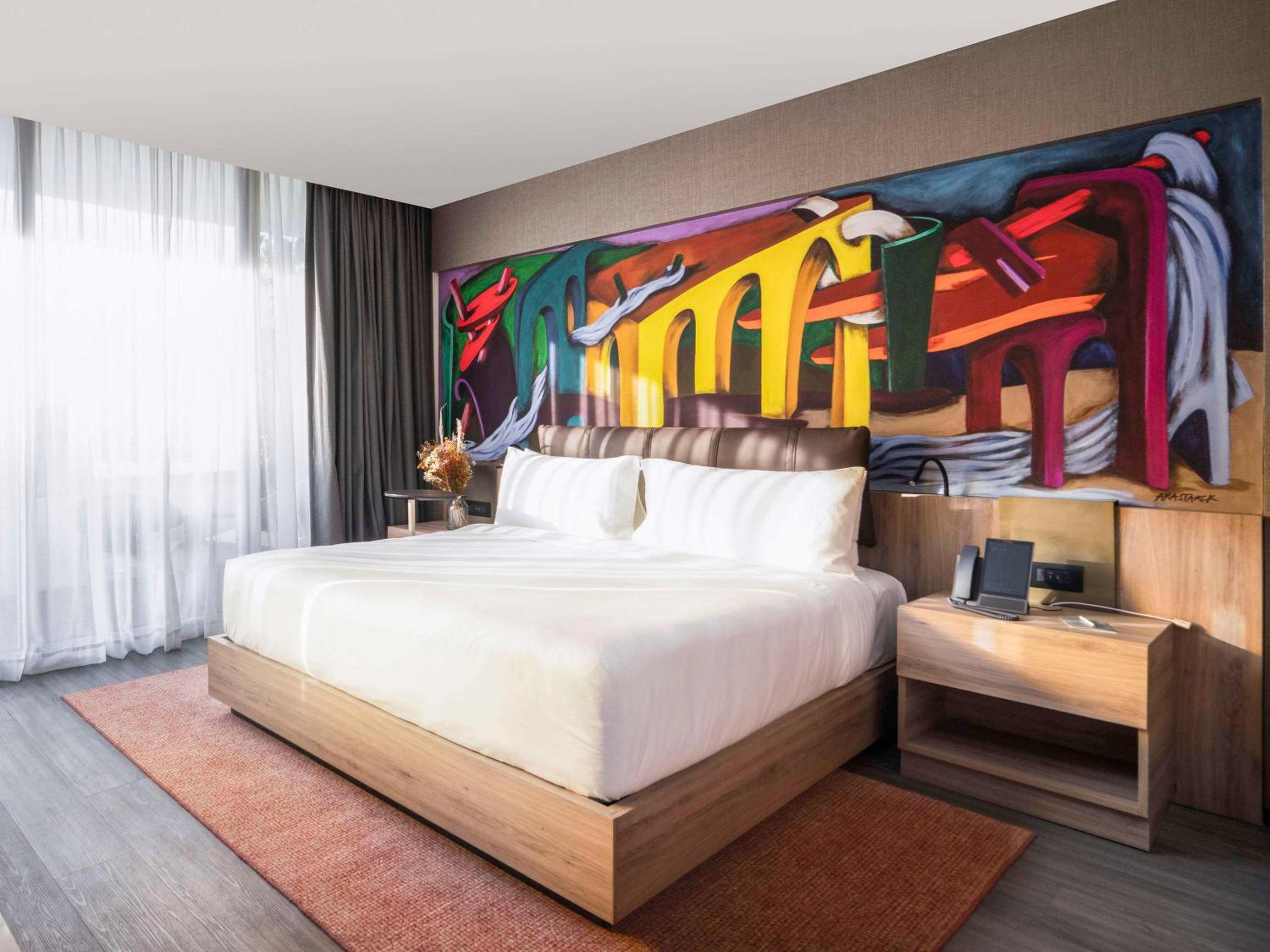 Superior Skyline King Room - Photo 4