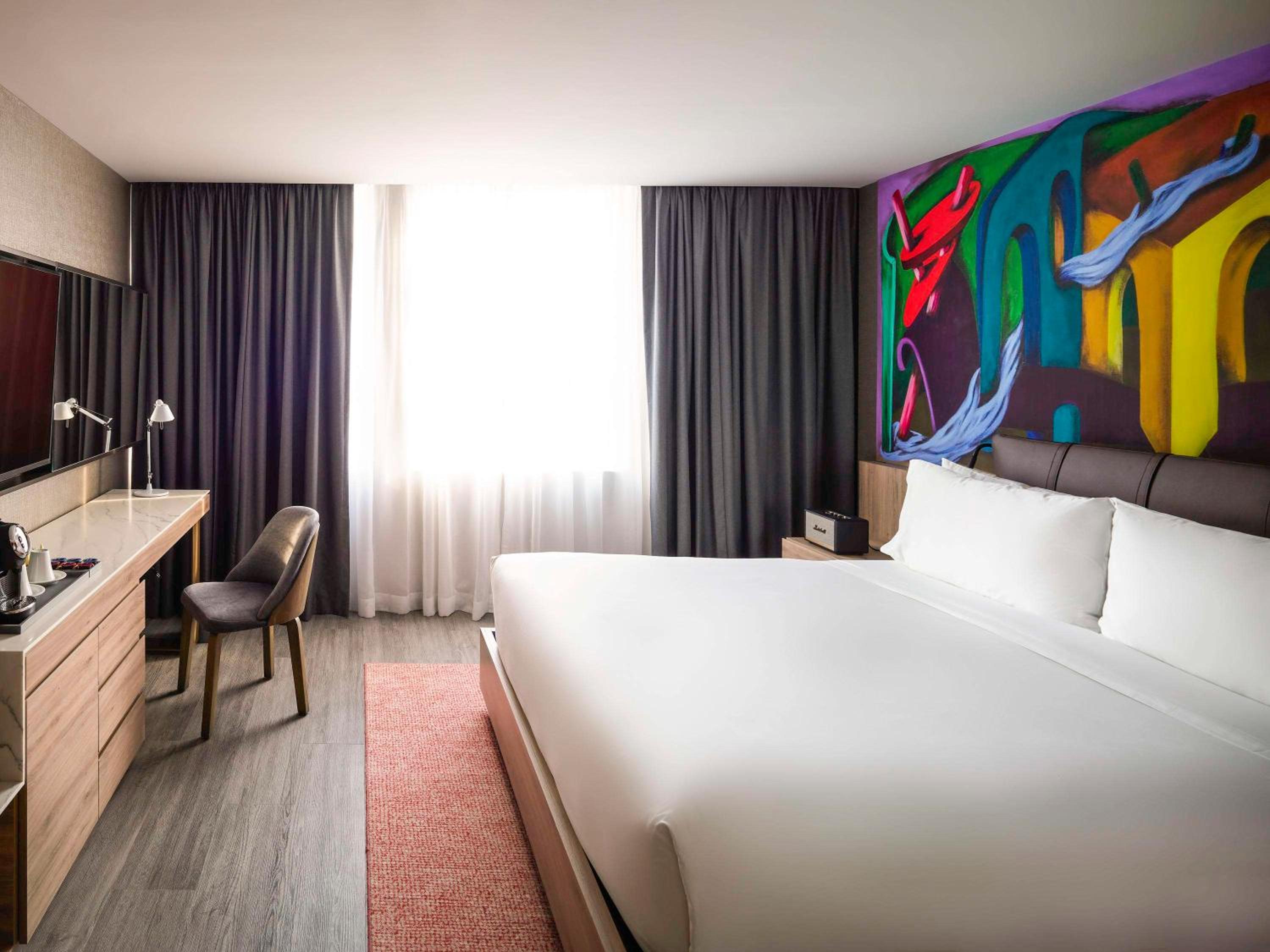 Standard King Room - Photo 10
