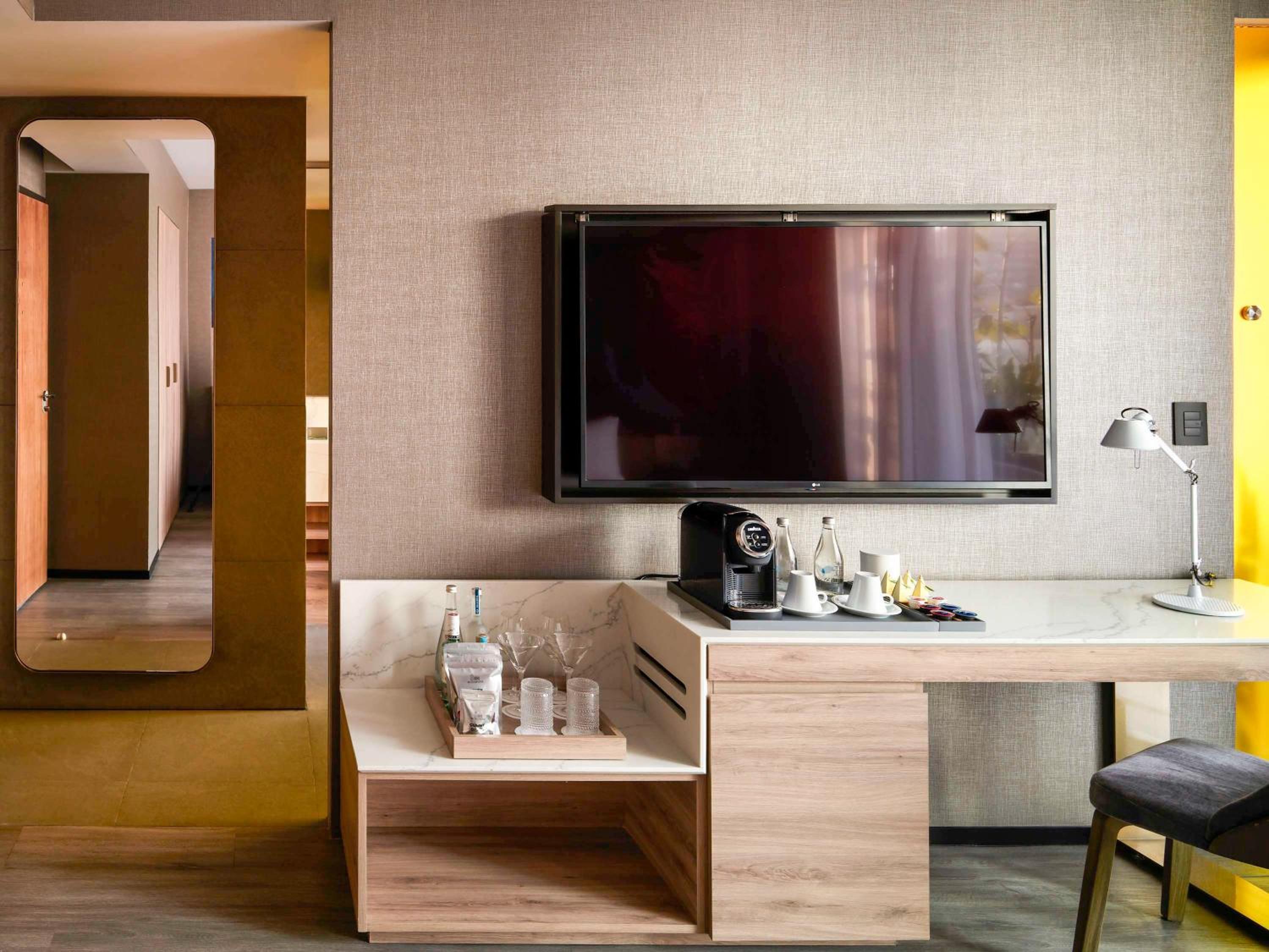 Superior King Suite with Terrace - Photo 10