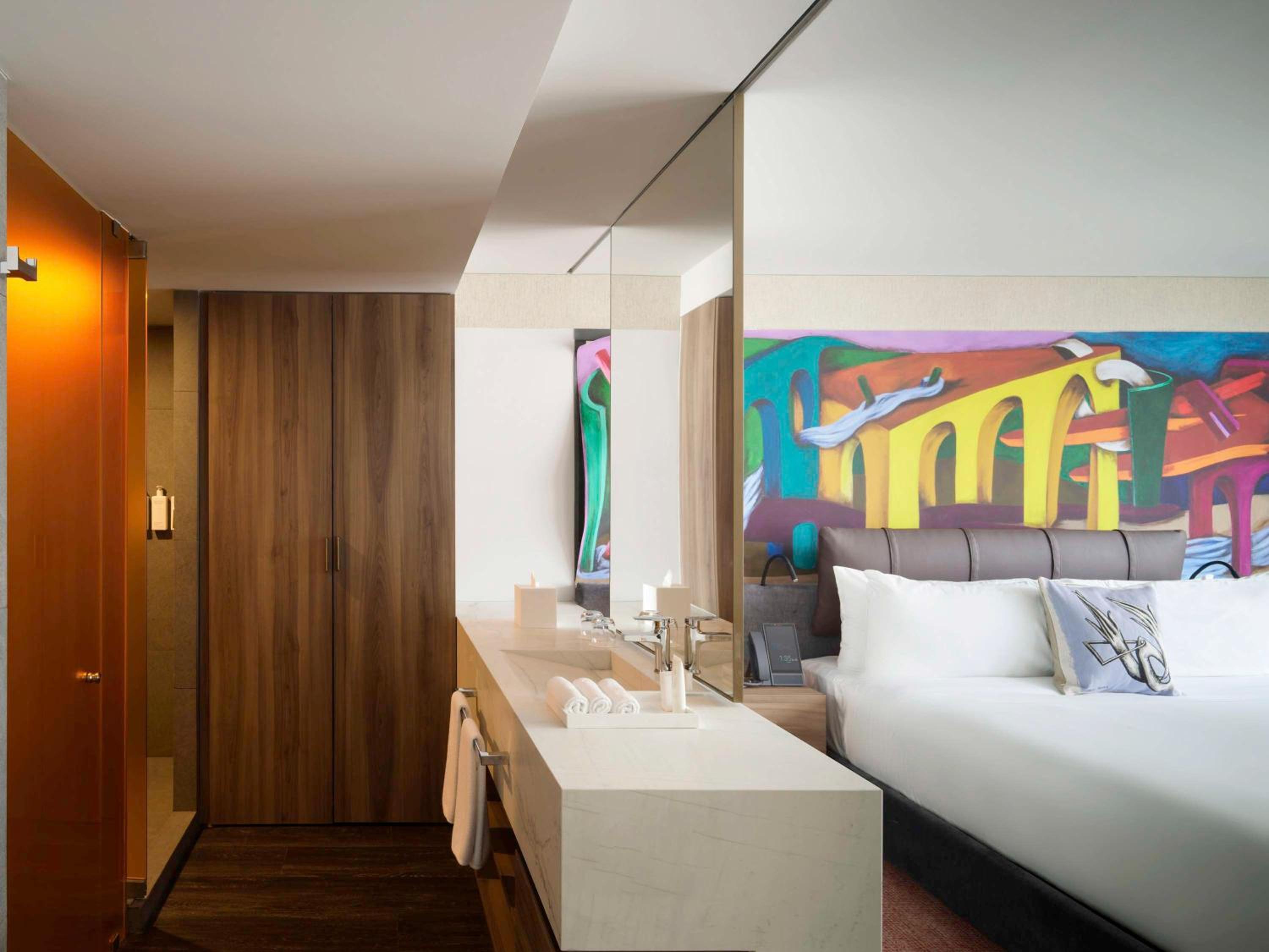 King Suite with Terrace - Photo 6