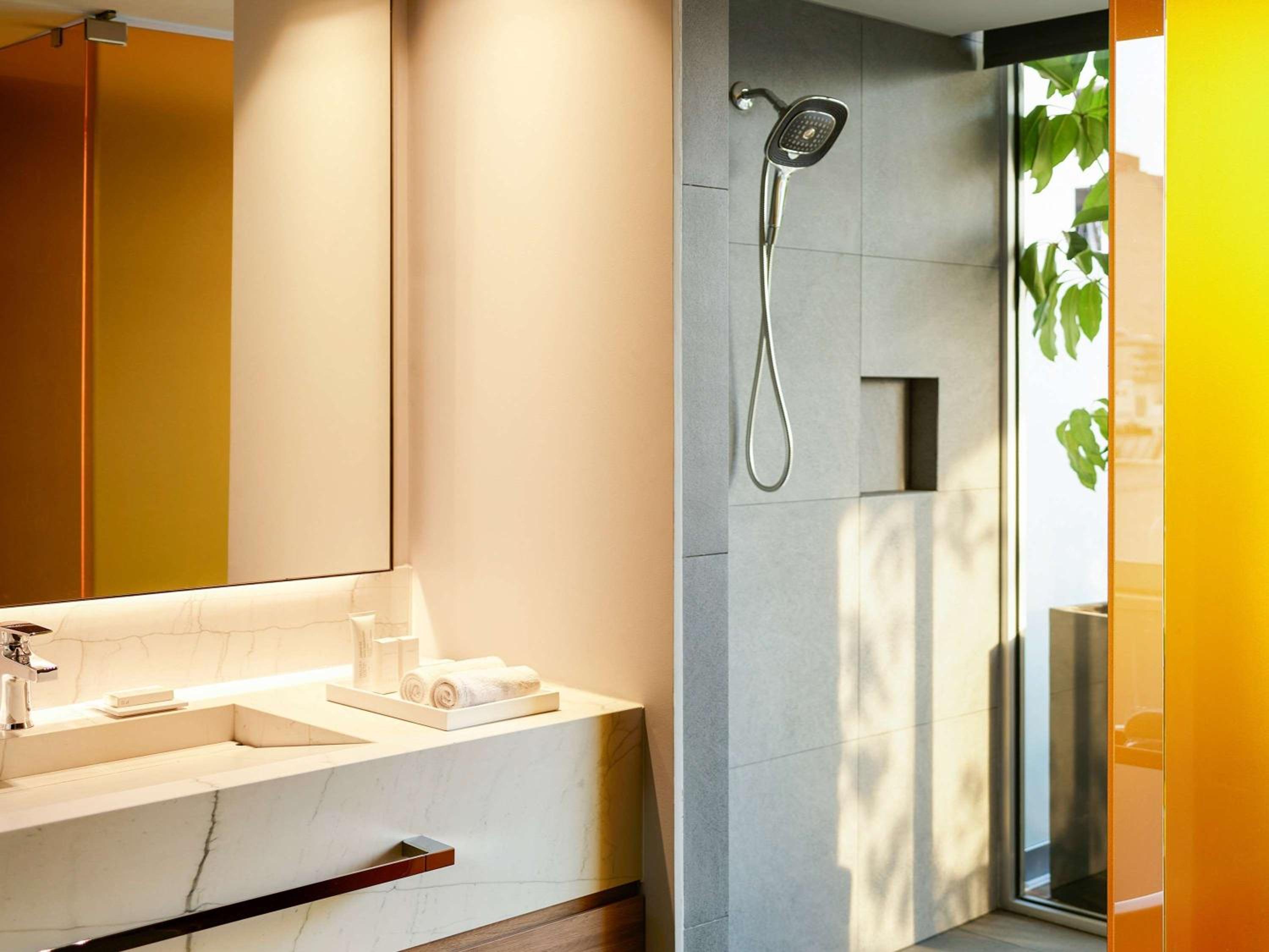 Superior King Suite with Terrace - Photo 17