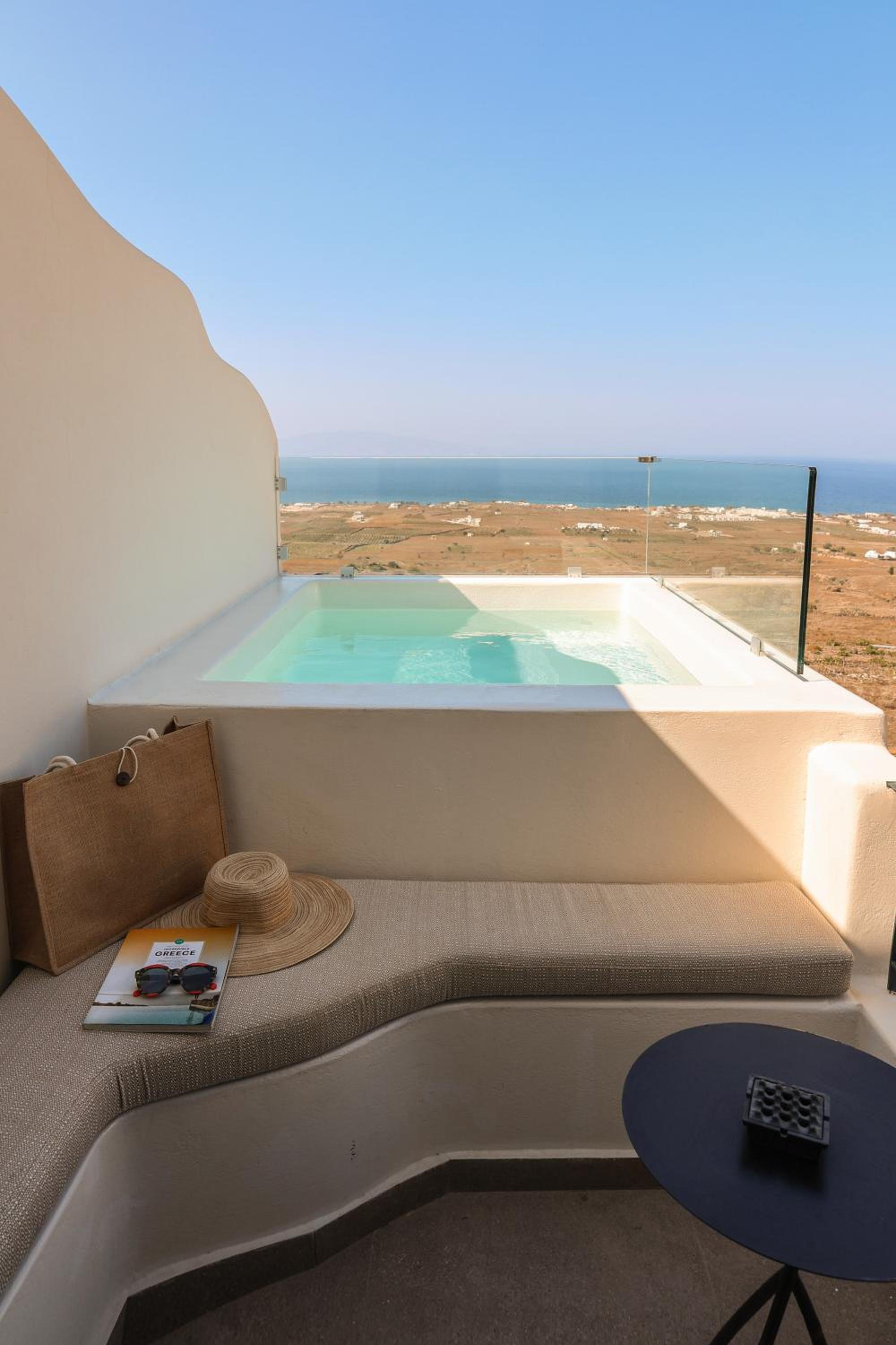 Deluxe Suite with Panoramic Sea View and Outdoor Hot Tub - Photo 2