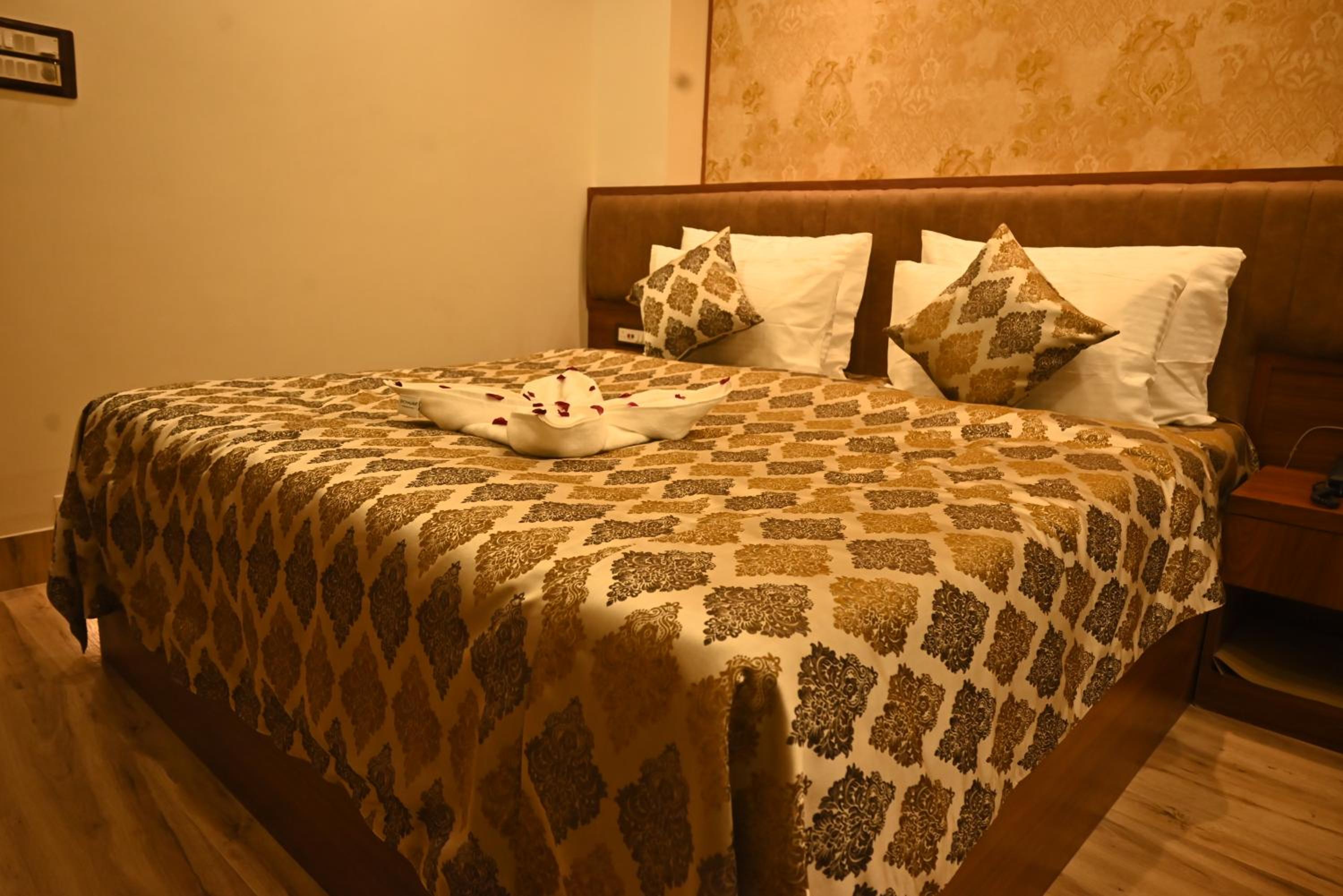 Super Deluxe Room - Photo 3