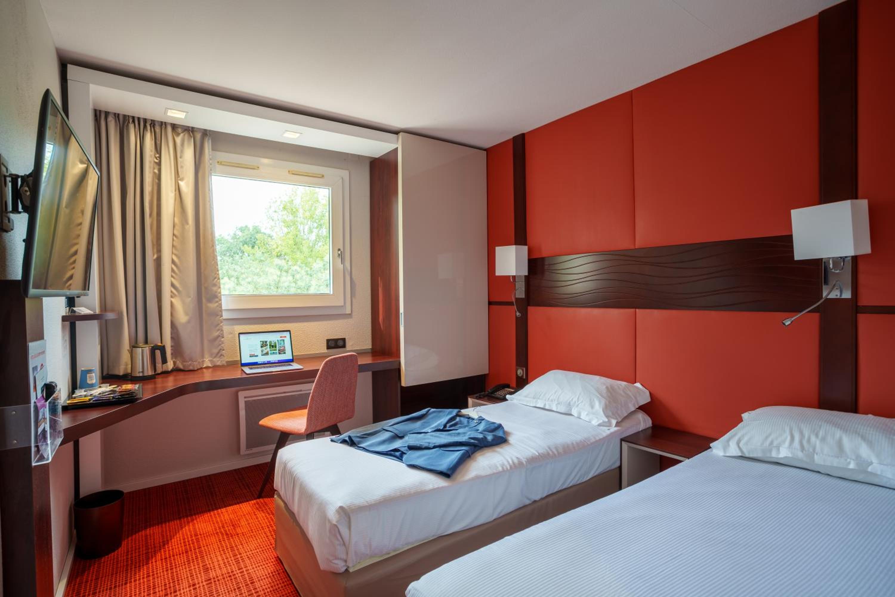 Twin Room - Photo 7