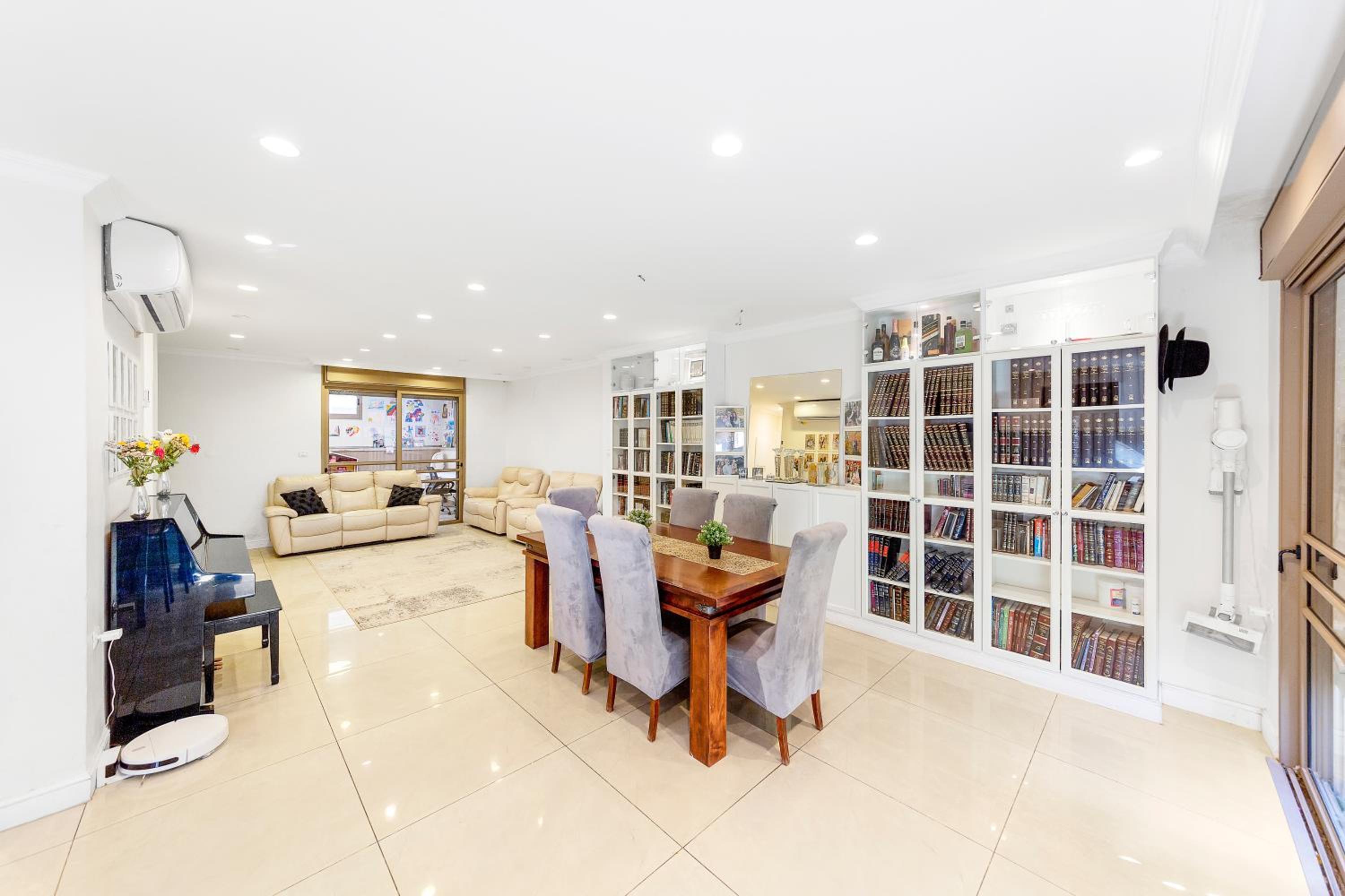 Villa photo 1