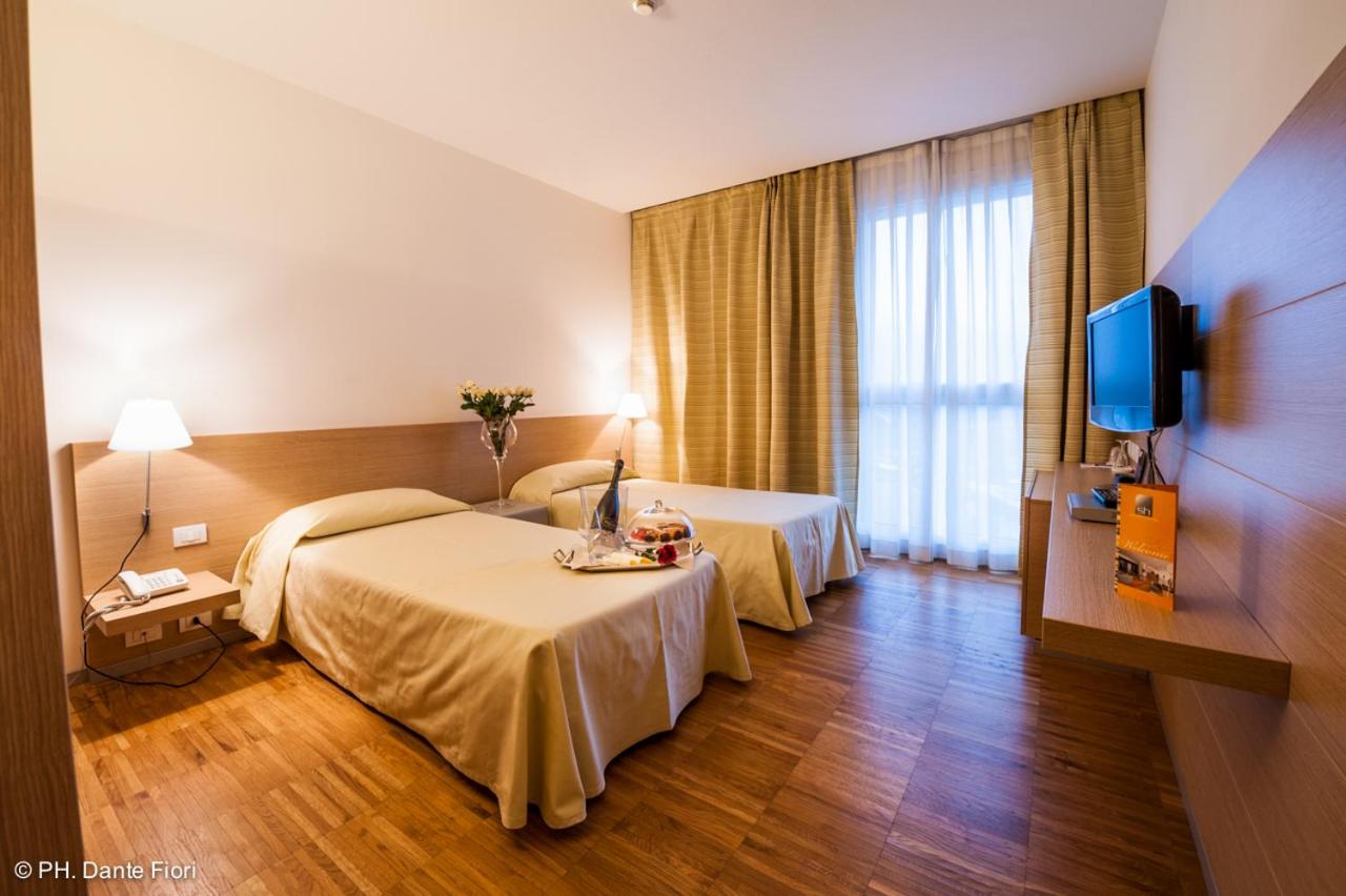 Twin Room - Photo 3