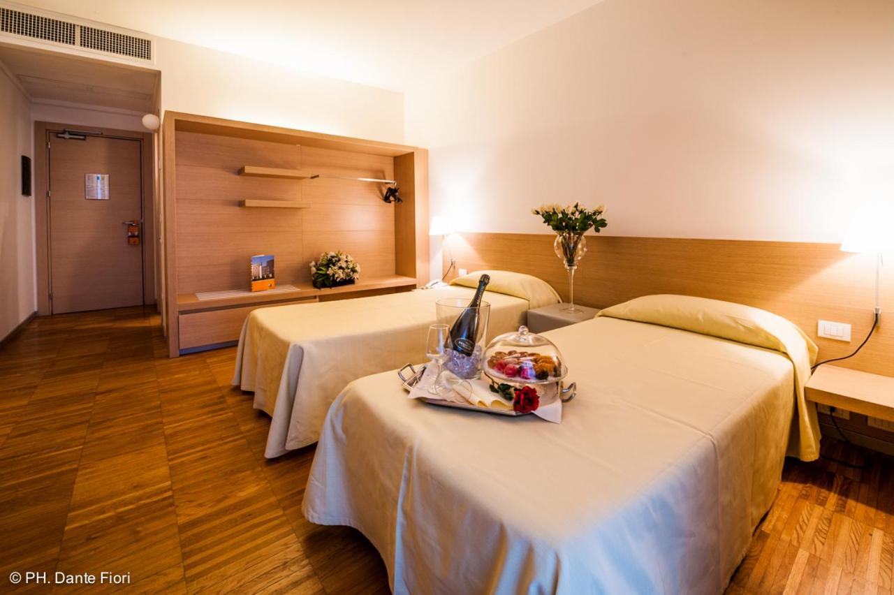 Twin Room - Photo 2