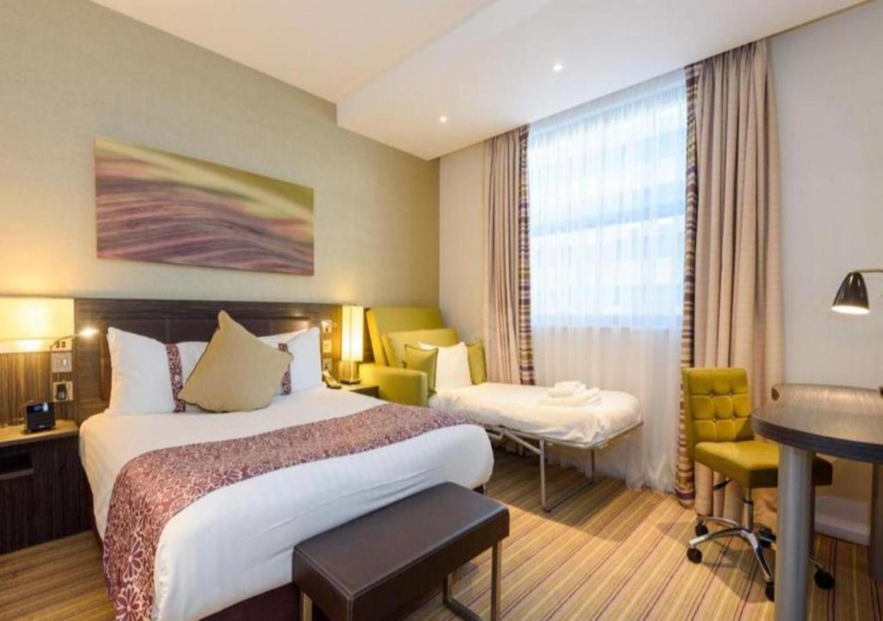 Standard Double Room With Sofa Bed thumbnail 5