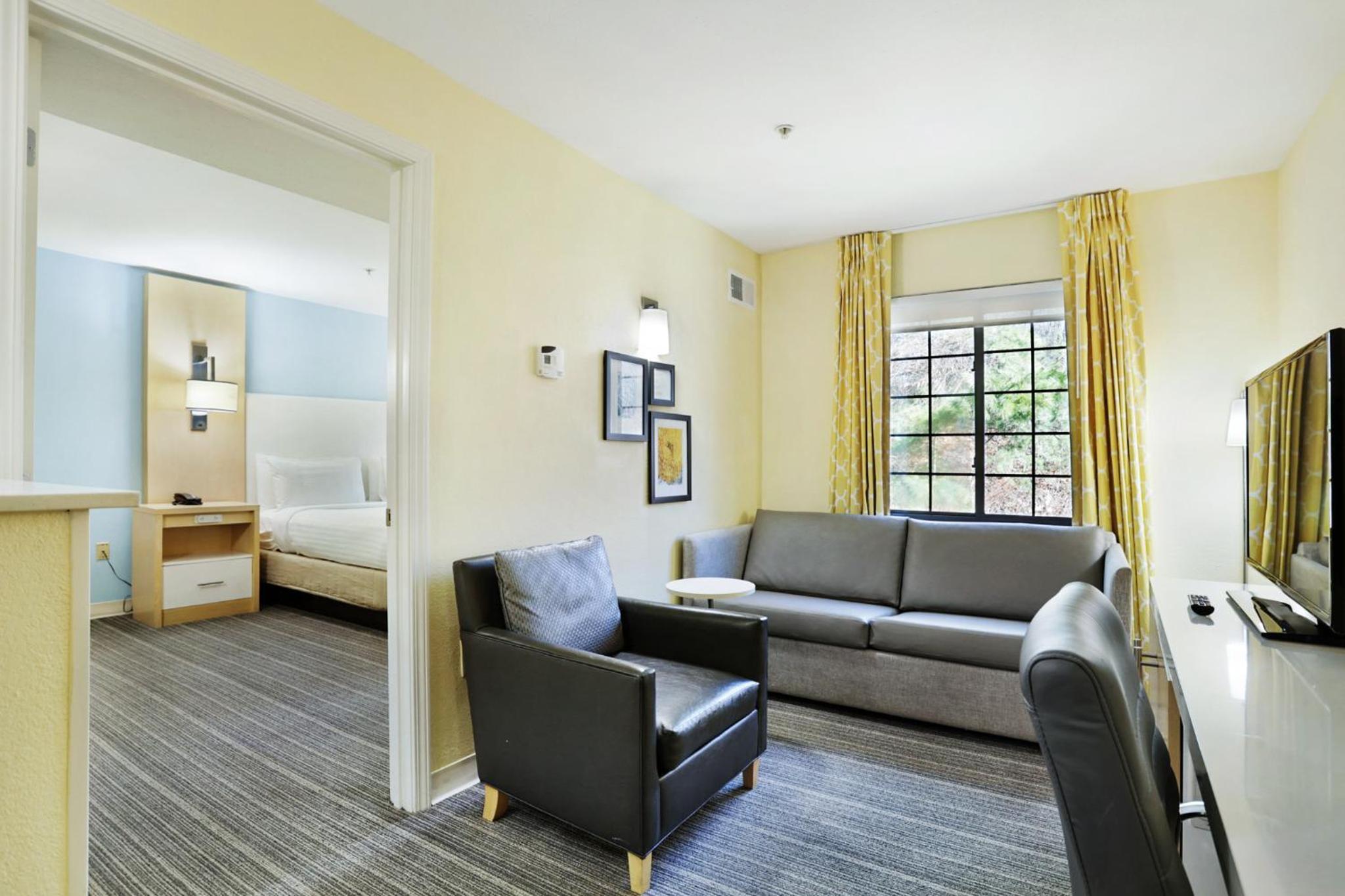 One-Bedroom Double Suite - Photo 9