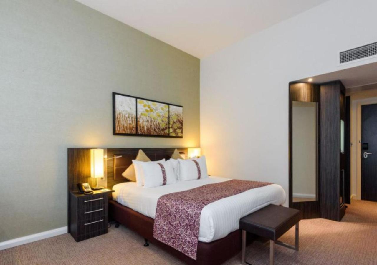 Premium King Room thumbnail 6