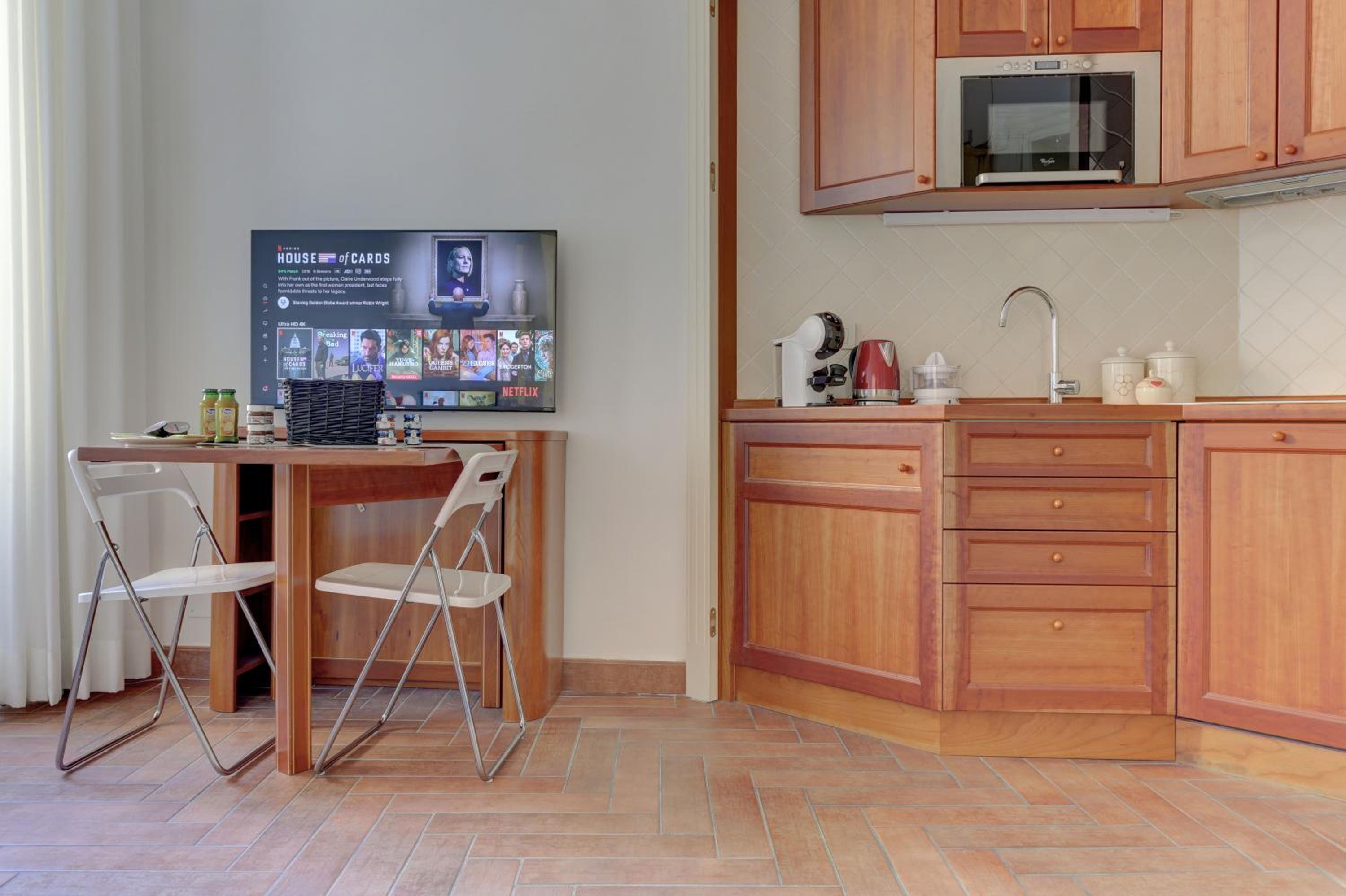 One-Bedroom Apartment photo 2
