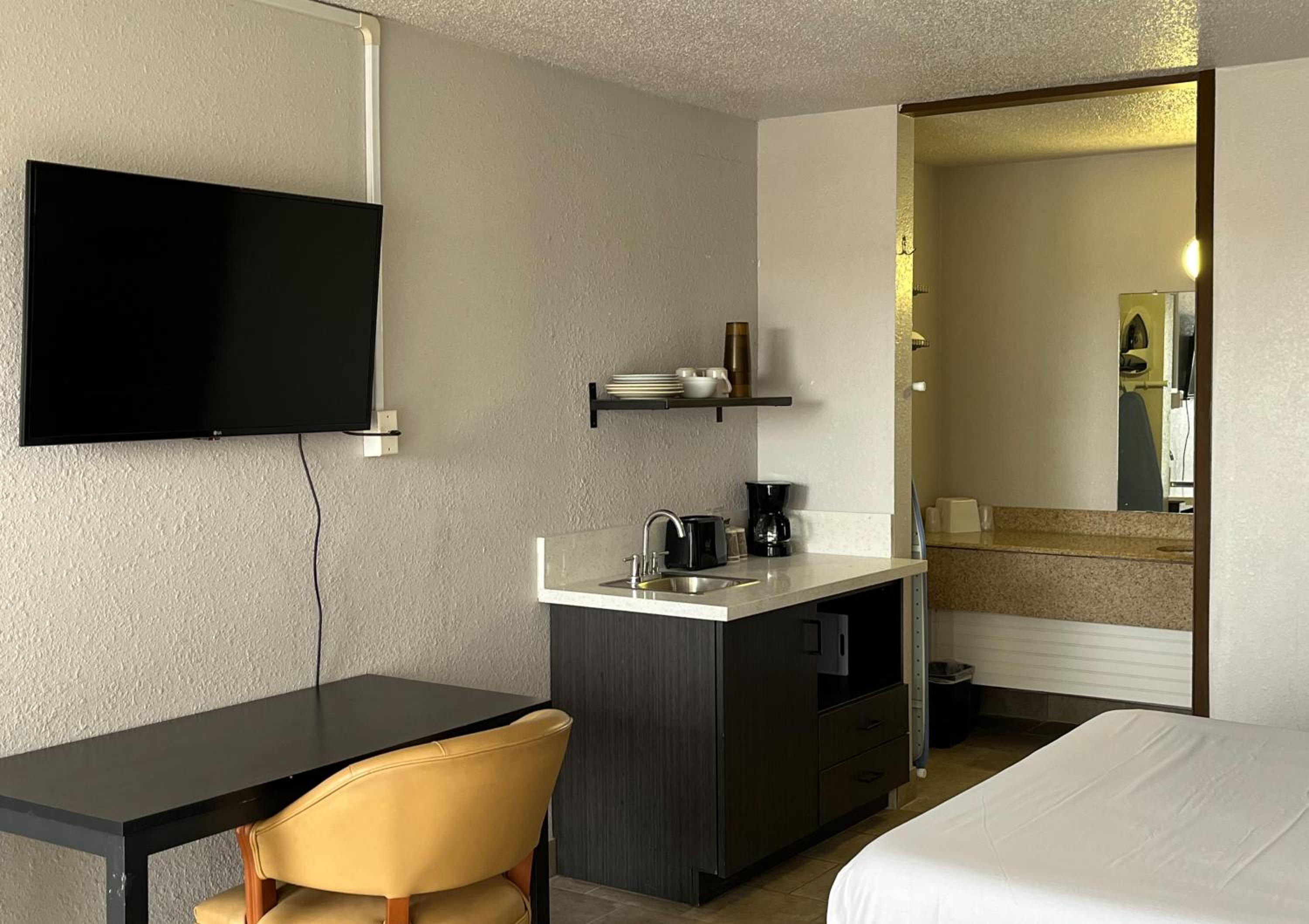 King Room - Disability Access - Non-Smoking photo 2