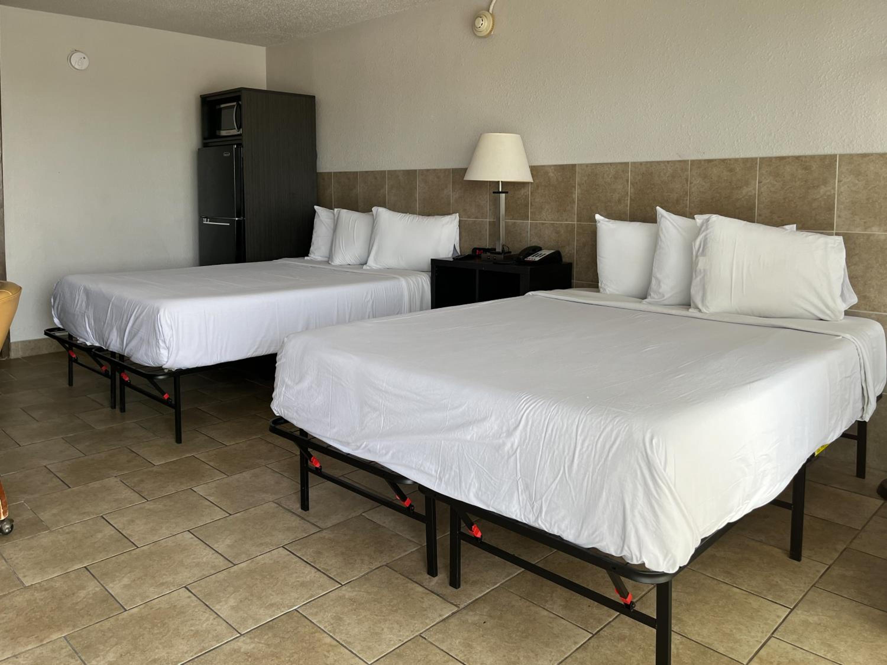 Quadruple Room - Non-Smoking photo 2