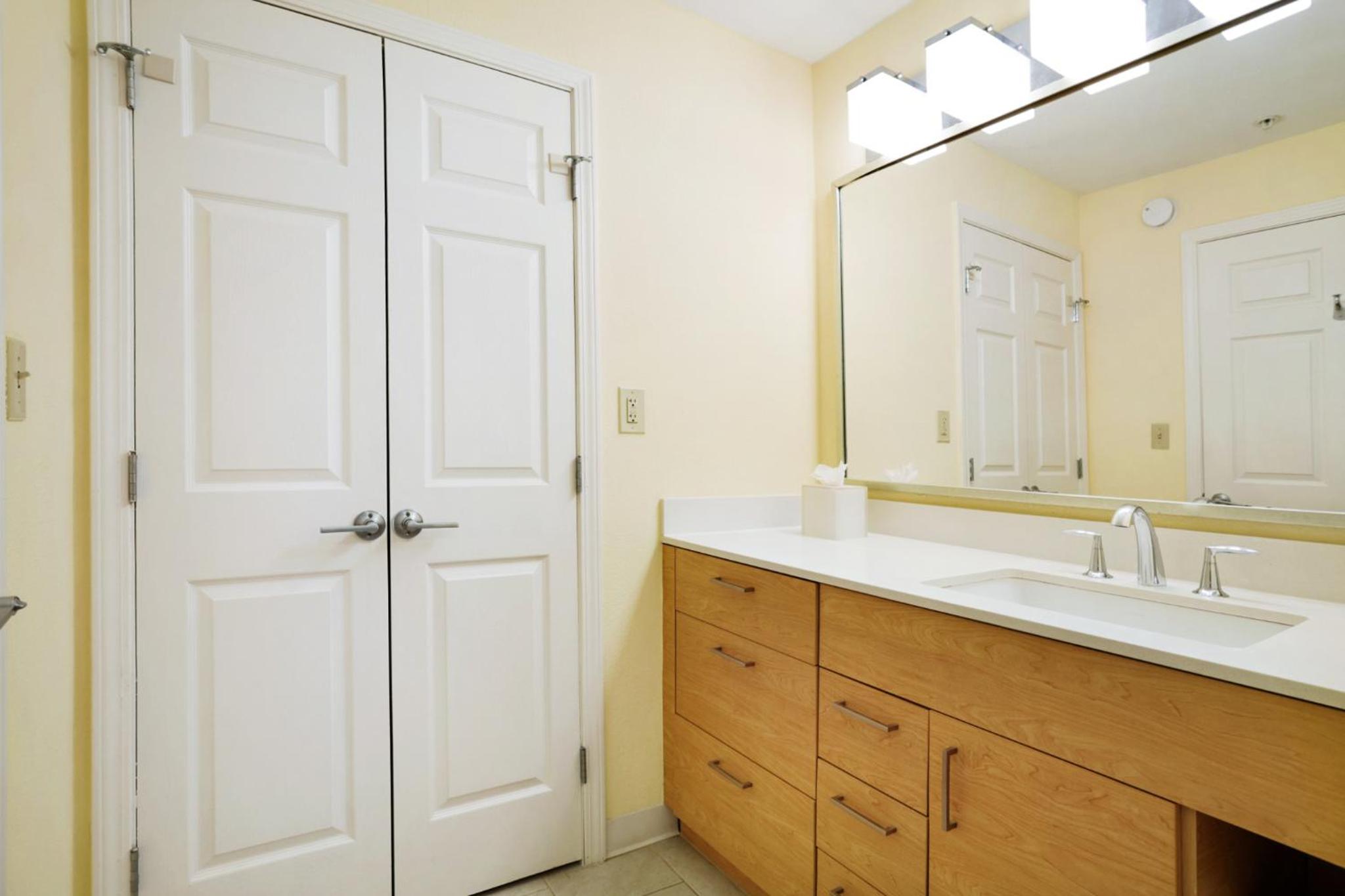 Two-Bedroom King Suite - Photo 29