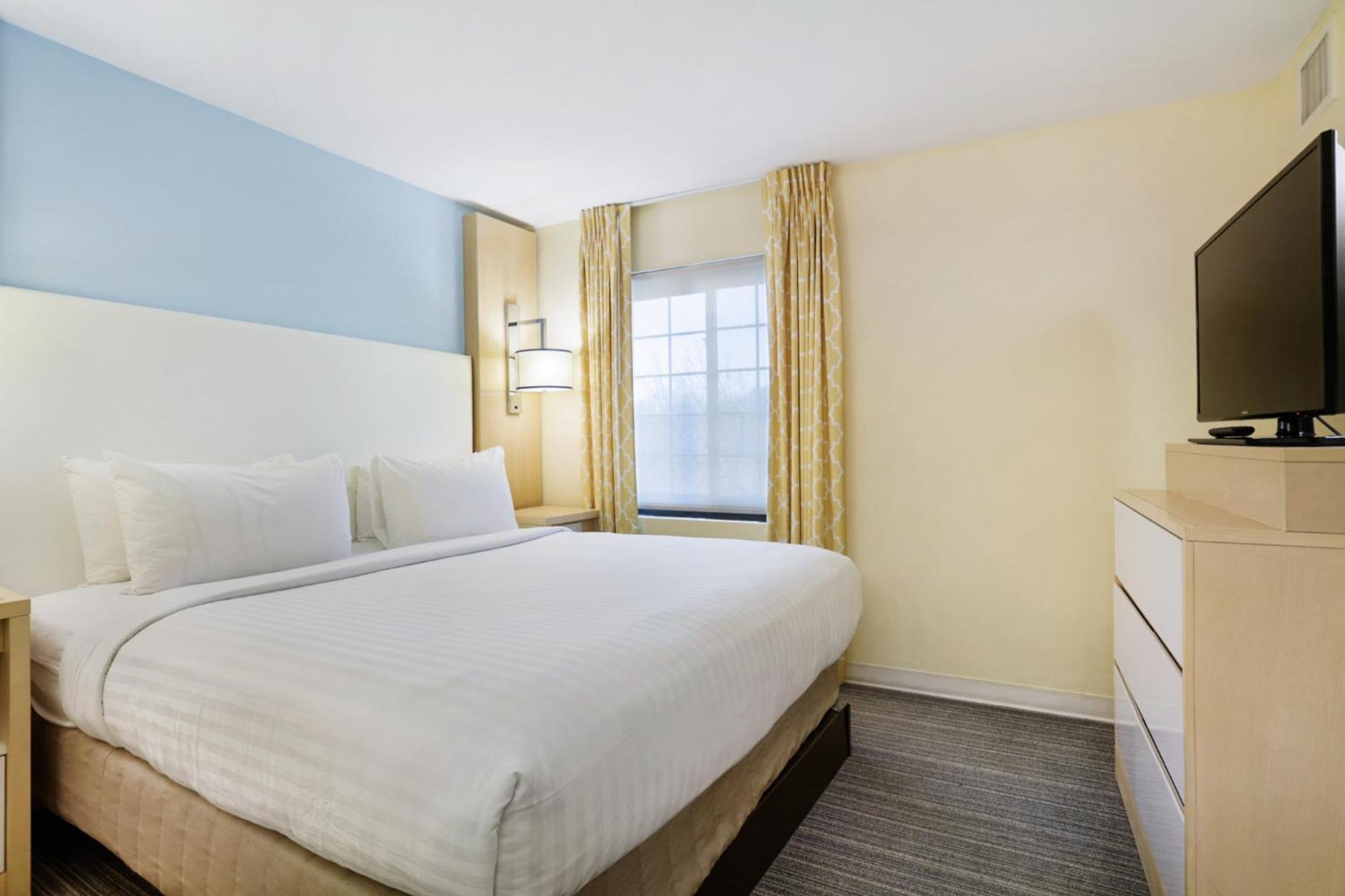Two-Bedroom King Suite - Photo 4