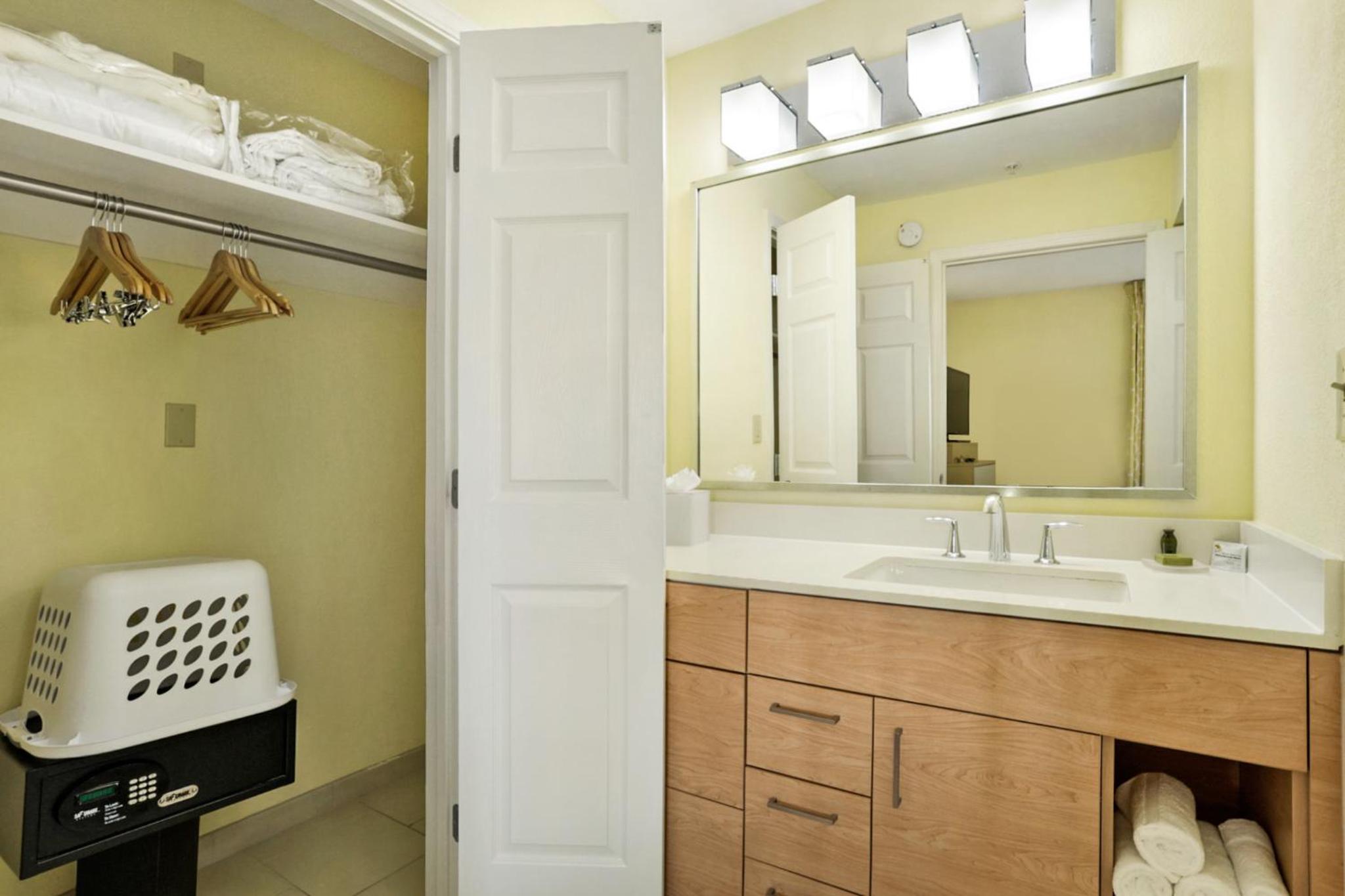 Two-Bedroom King Suite - Photo 8