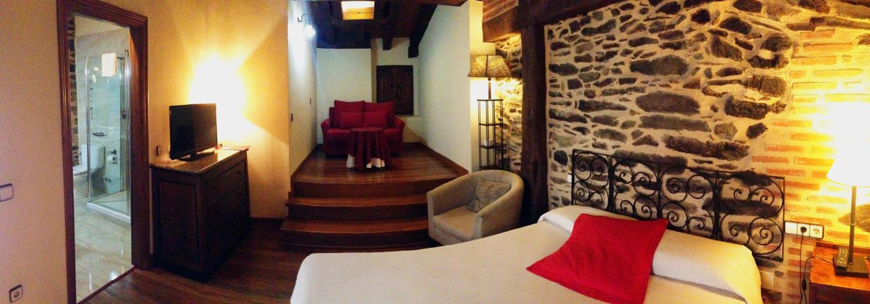 Double or Twin Room - Photo 8