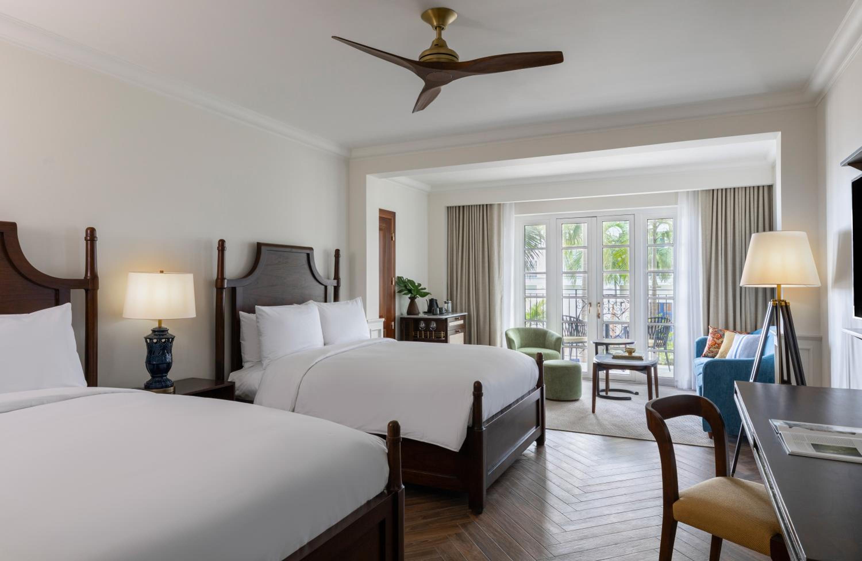 MAGNIFIQUE 2 FULL BED  PLAZA VIEW - Photo 1