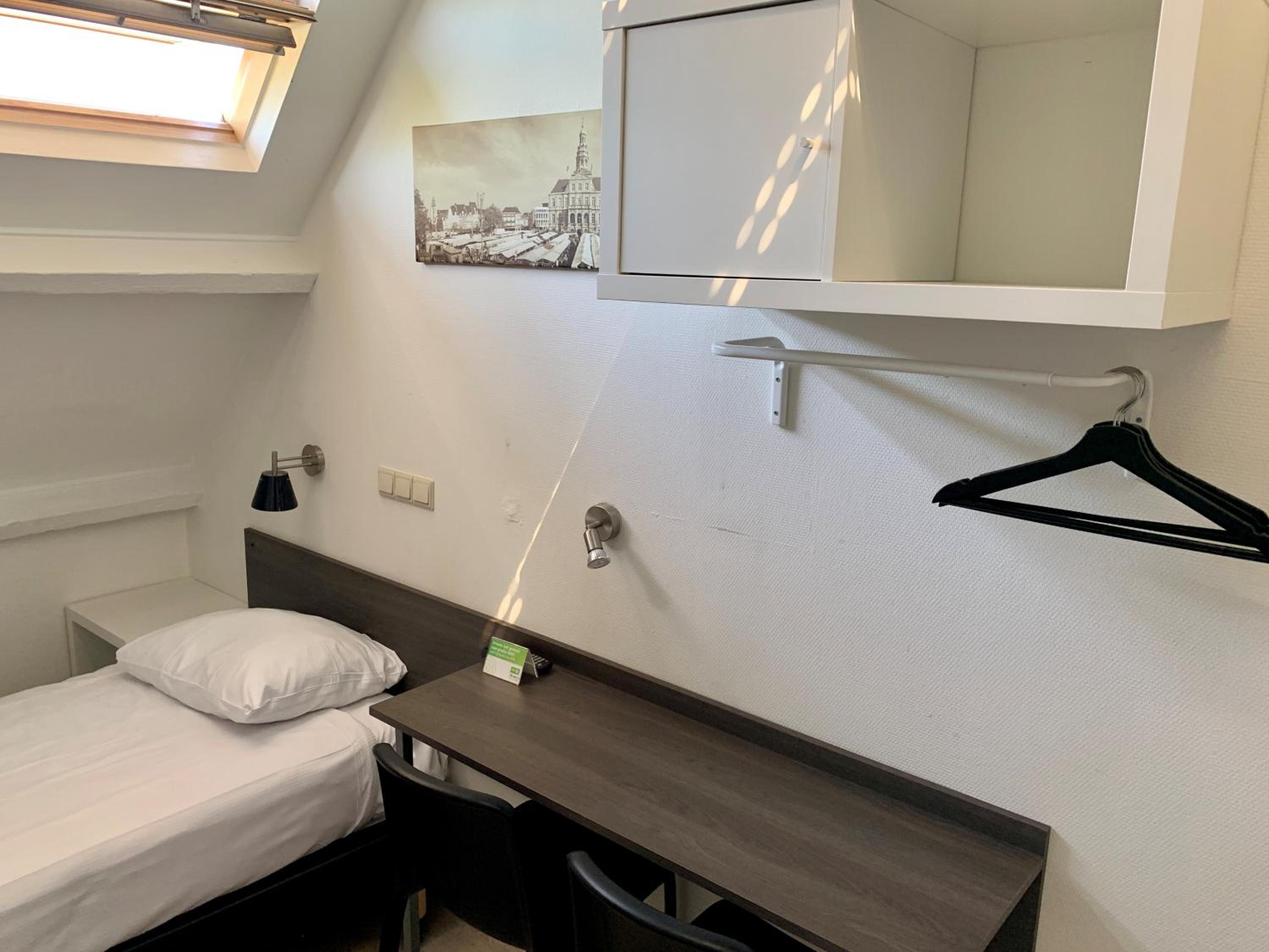 Budget Twin Room - Photo 2