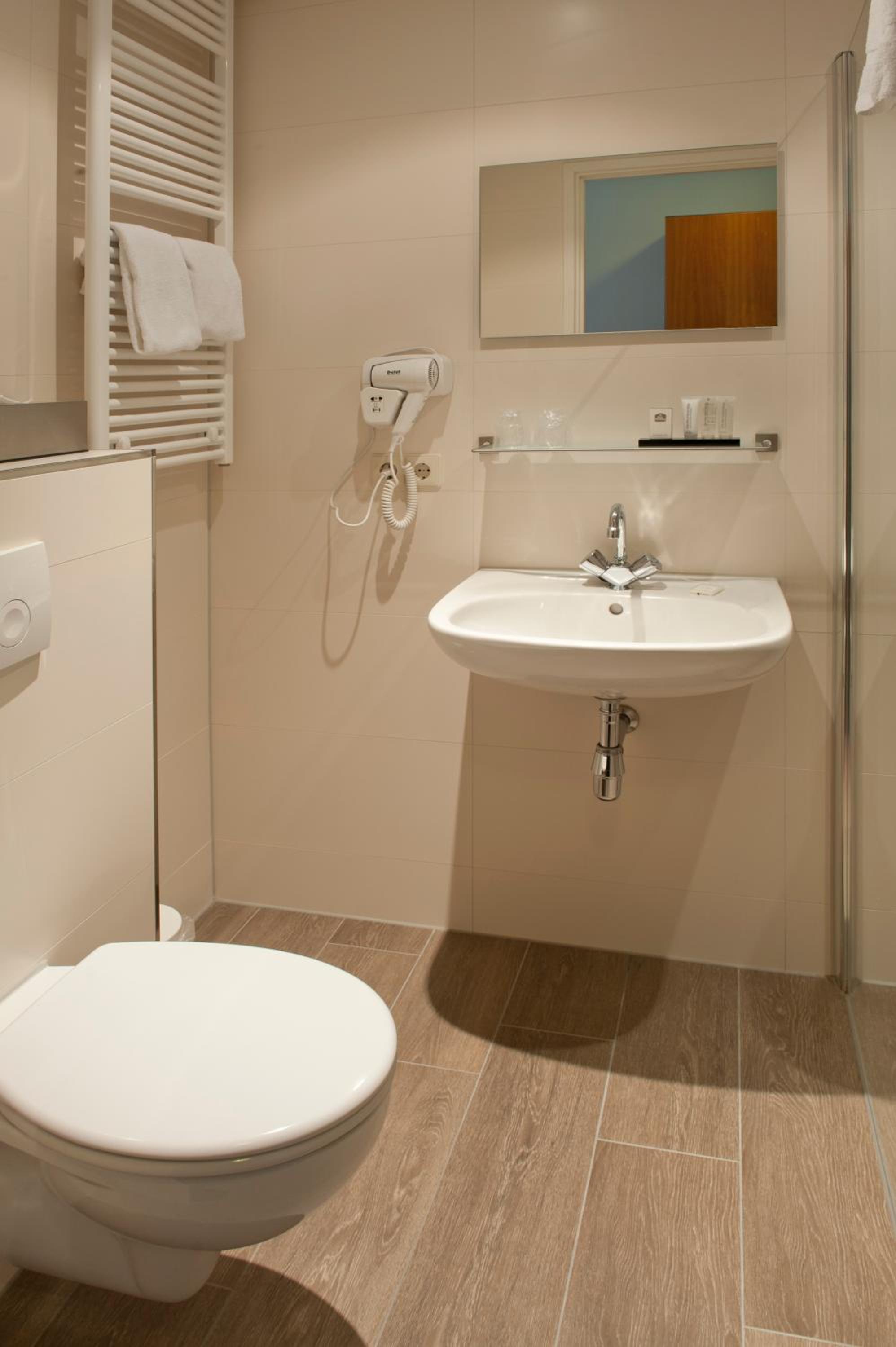 Budget Double Room photo 3