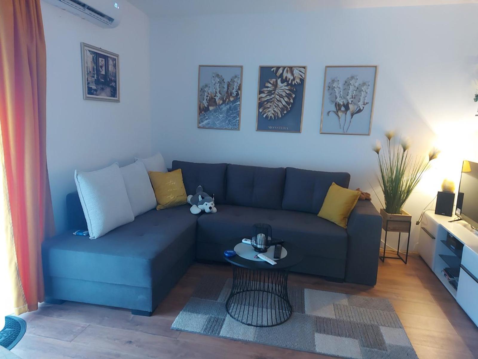 One-Bedroom Apartment photo 1