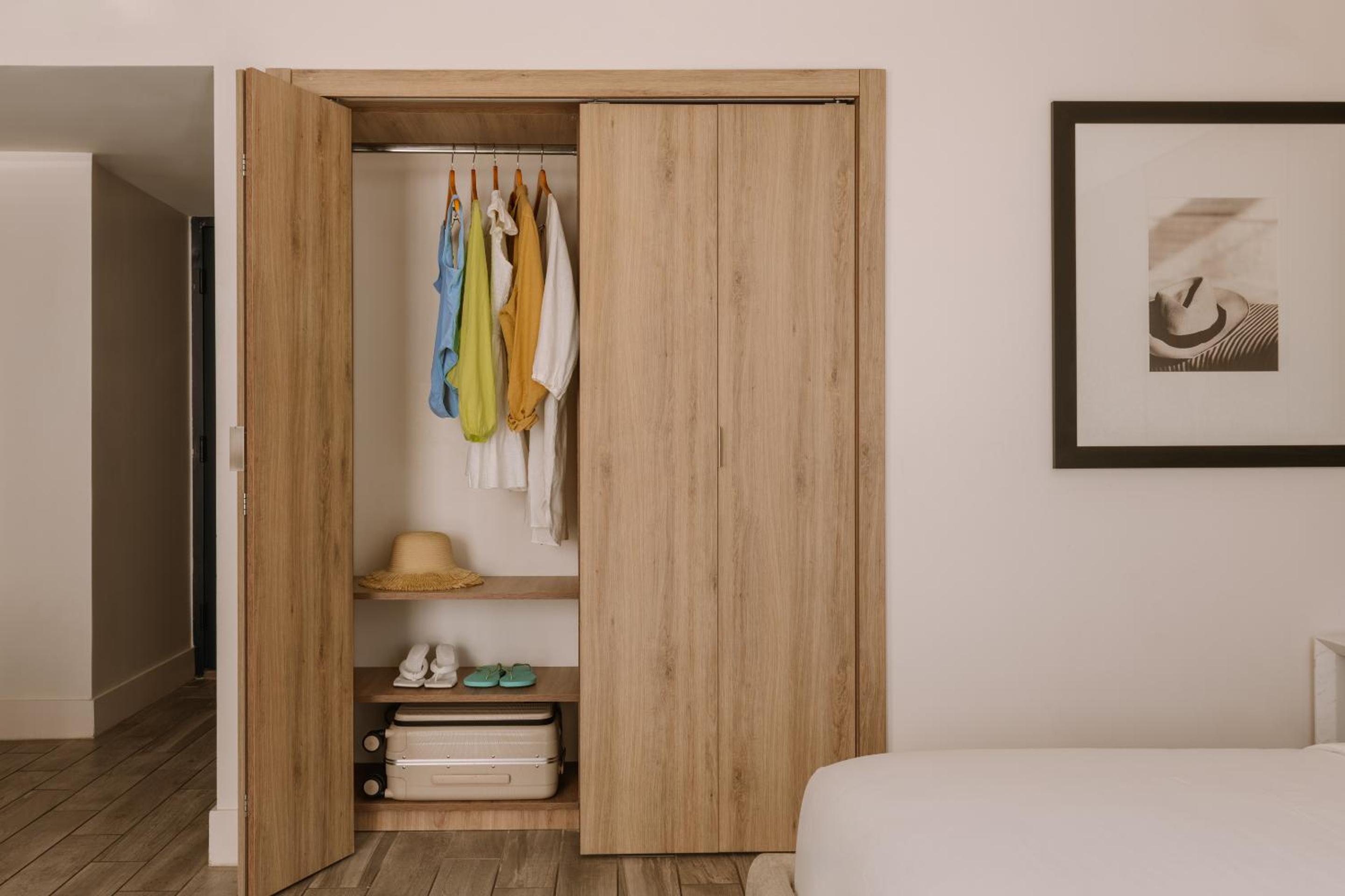 King Room (Self Check-in with Virtual Front Desk) - Photo 3