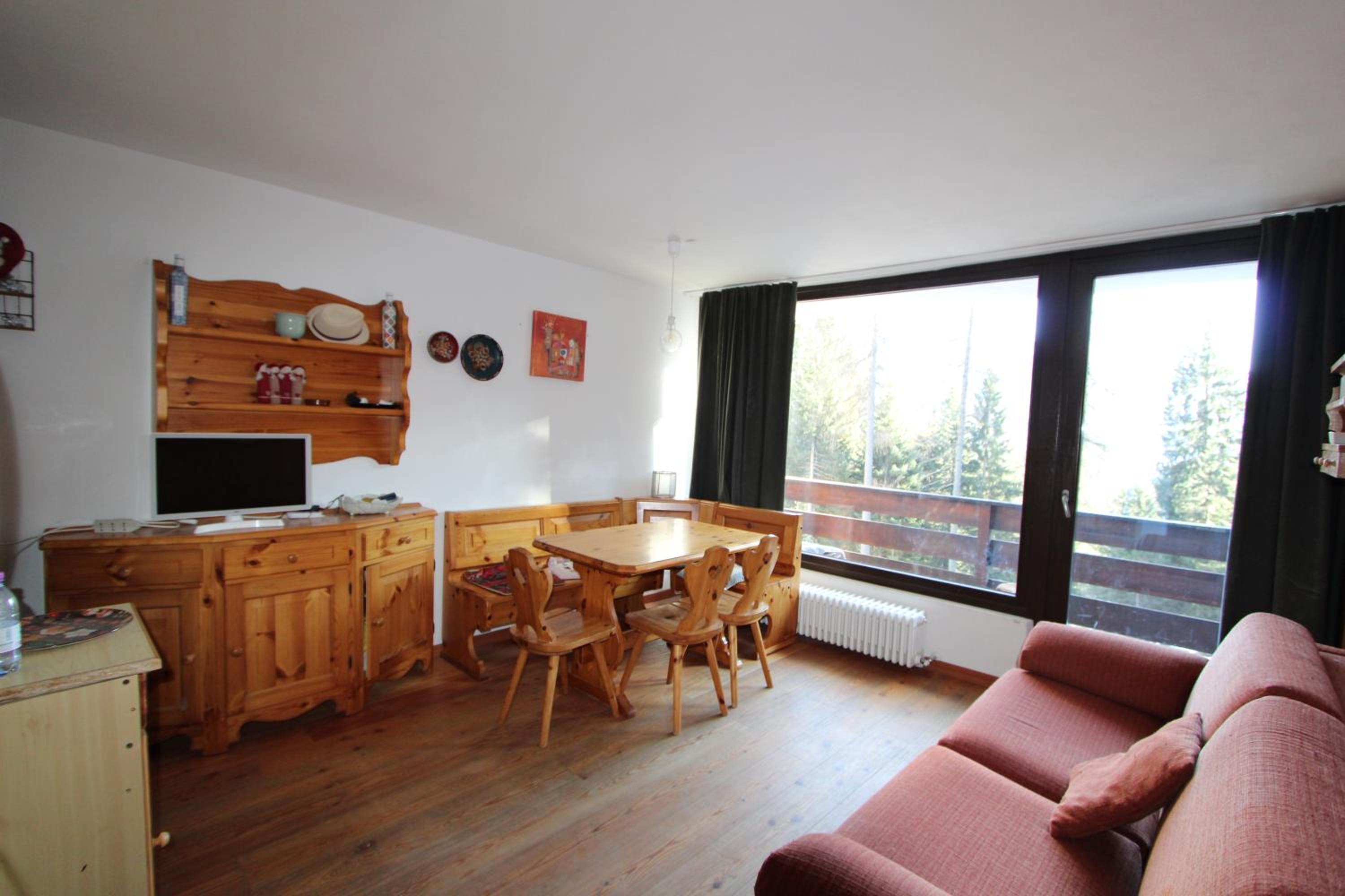 Apartment With Mountain View