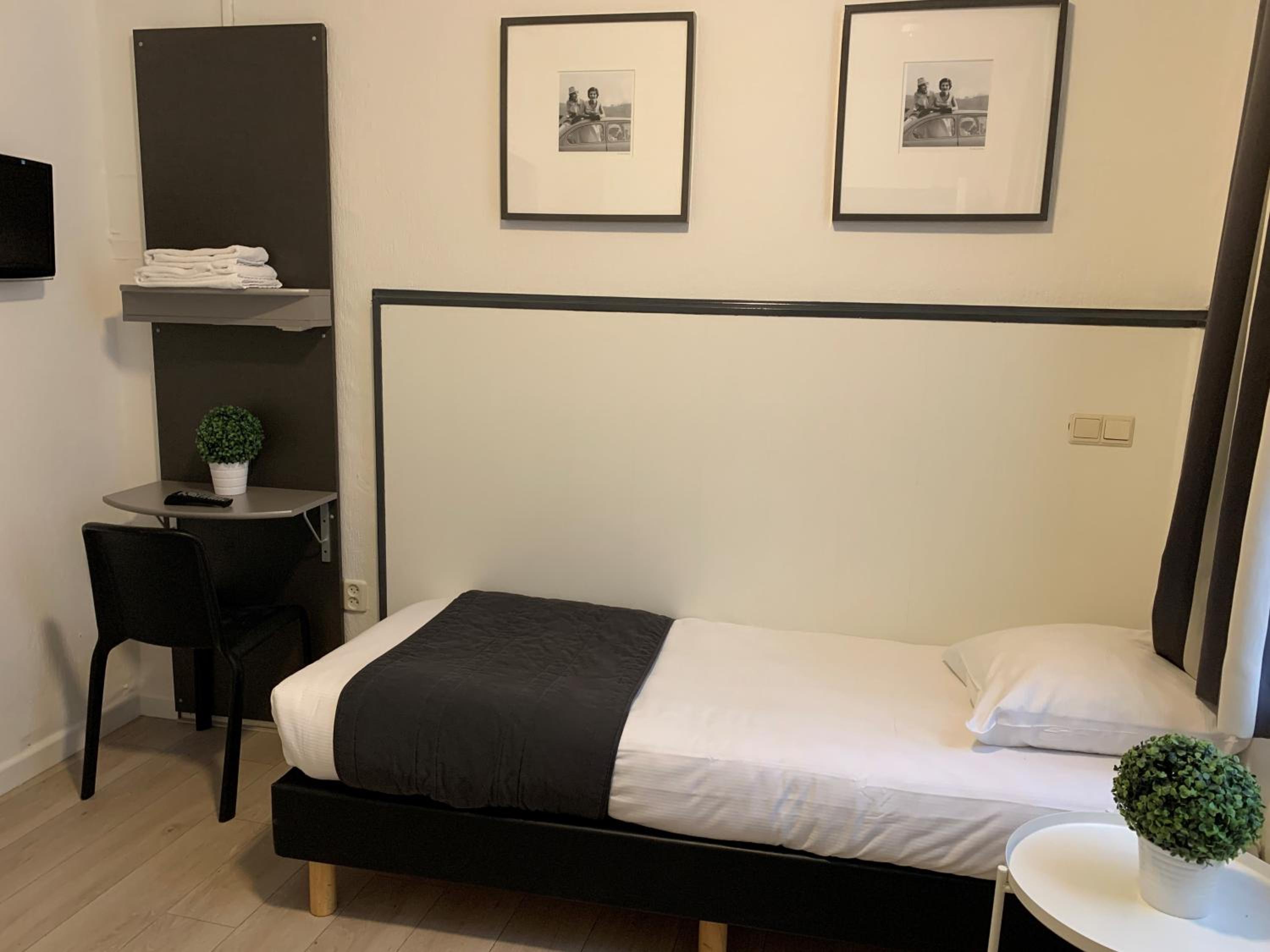 Single Room photo 3