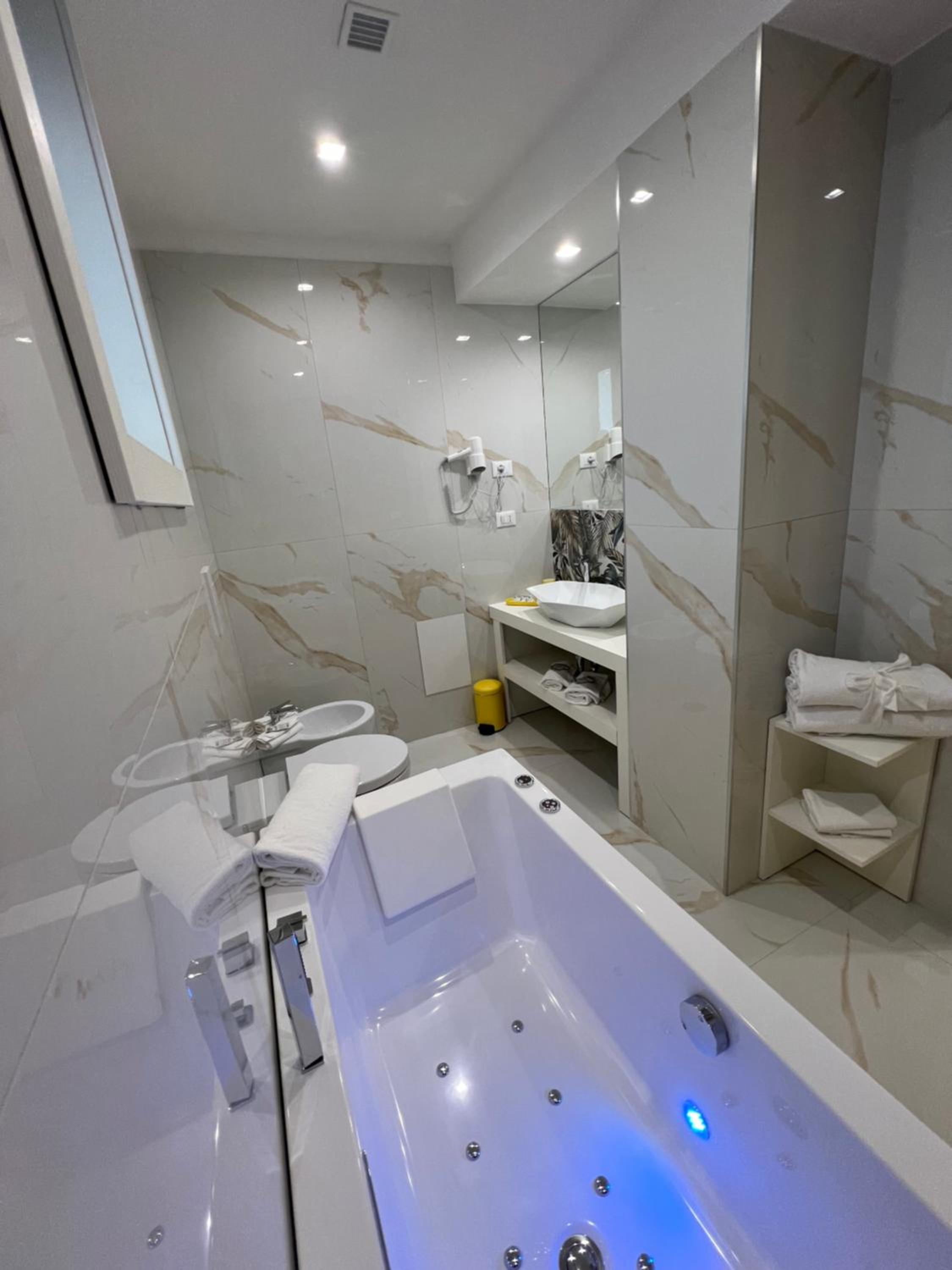 Junior Suite - Photo 12