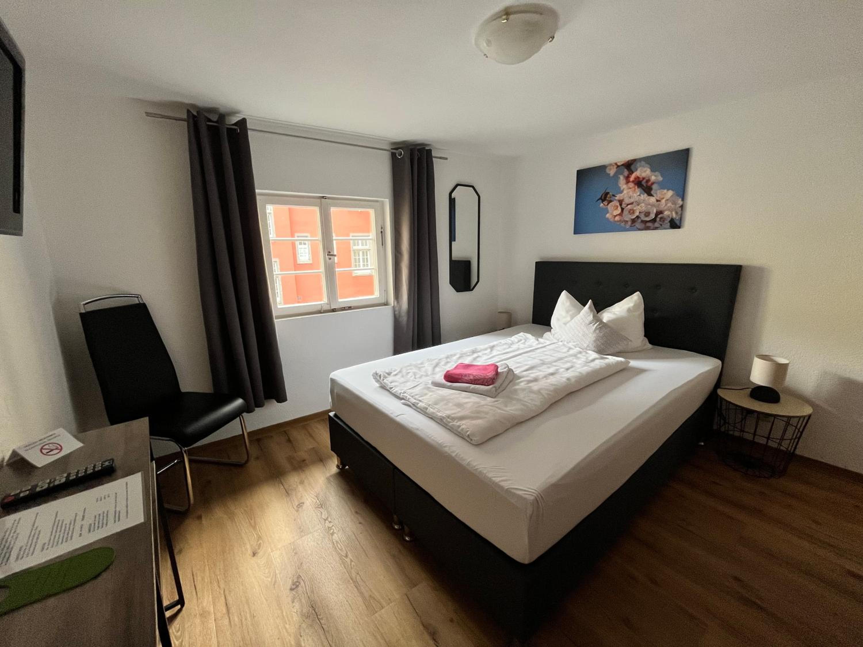 Small Double Room photo 1