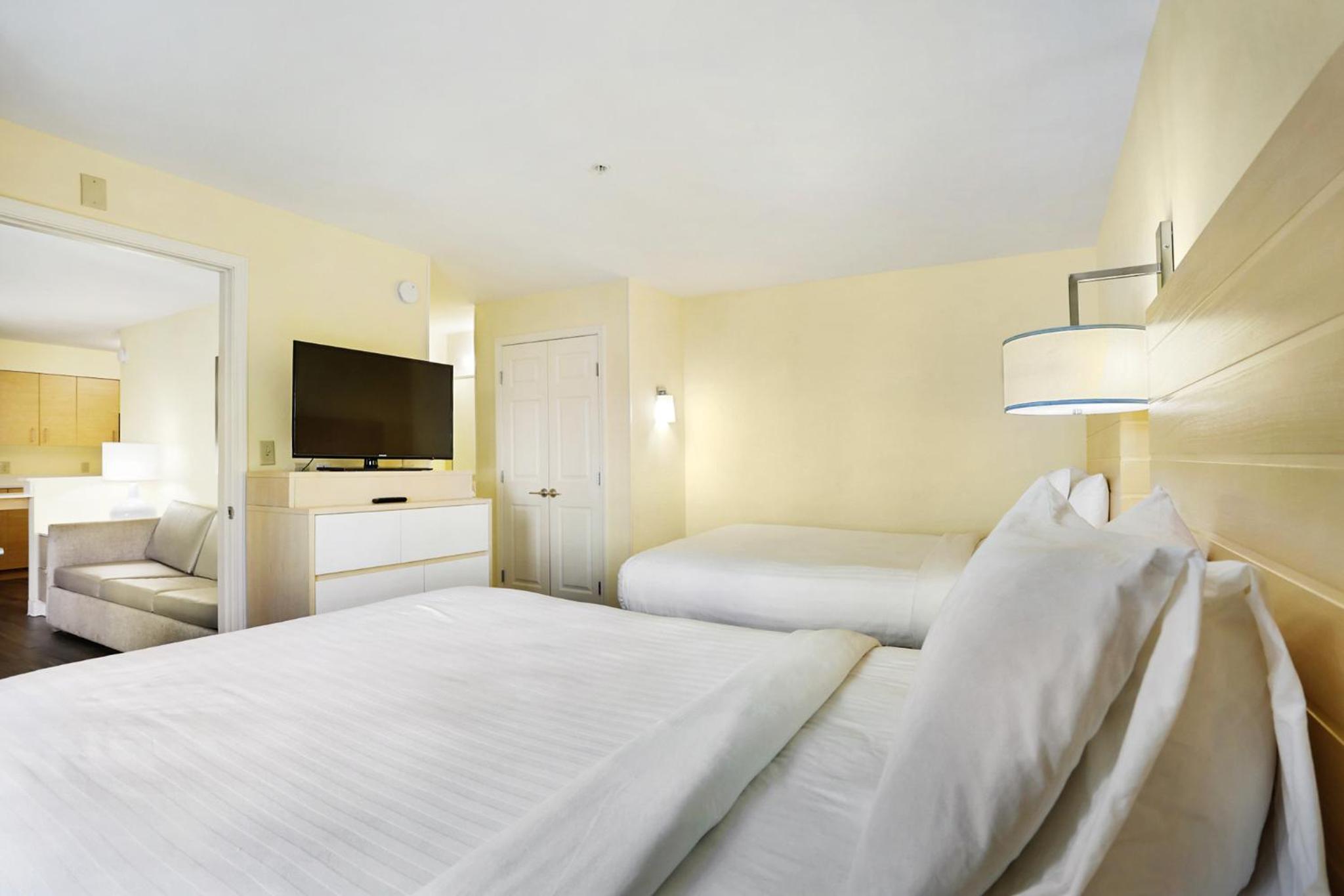 Two-Bedroom Suite with One King Bed and Two Queen Beds - Photo 15