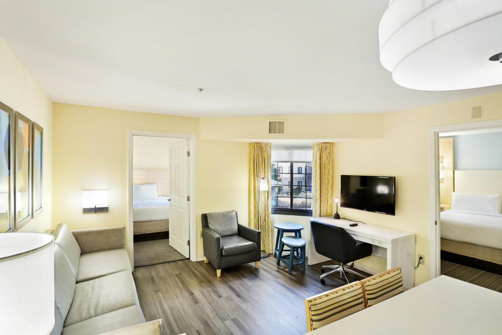 Two-Bedroom Suite with One King Bed and Two Queen Beds - Photo 26