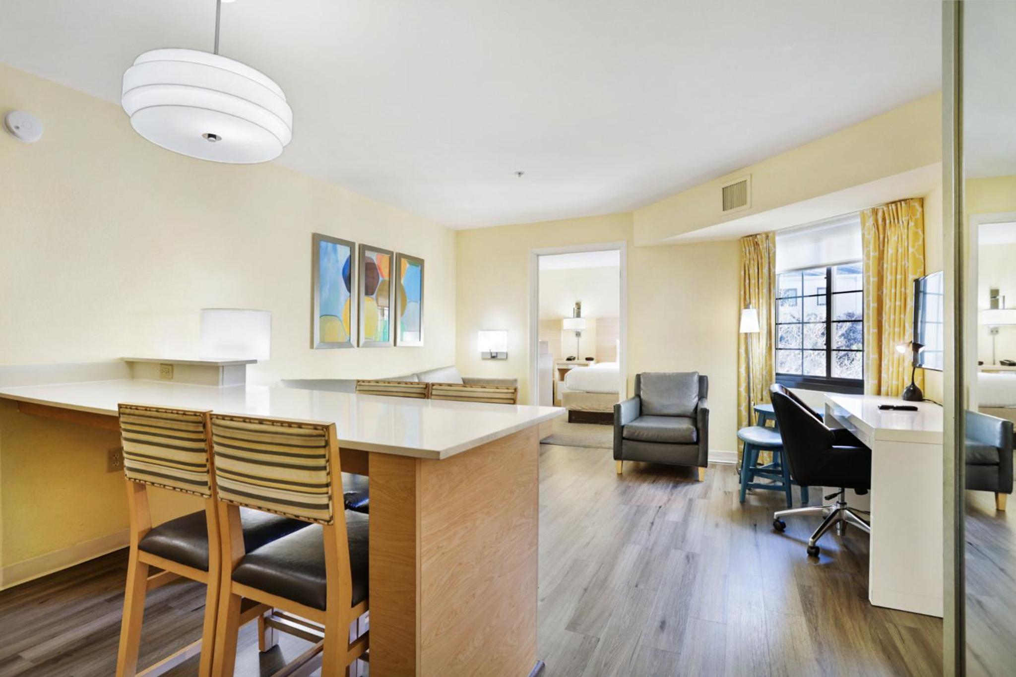 Two-Bedroom Suite with One King Bed and Two Queen Beds - Photo 32
